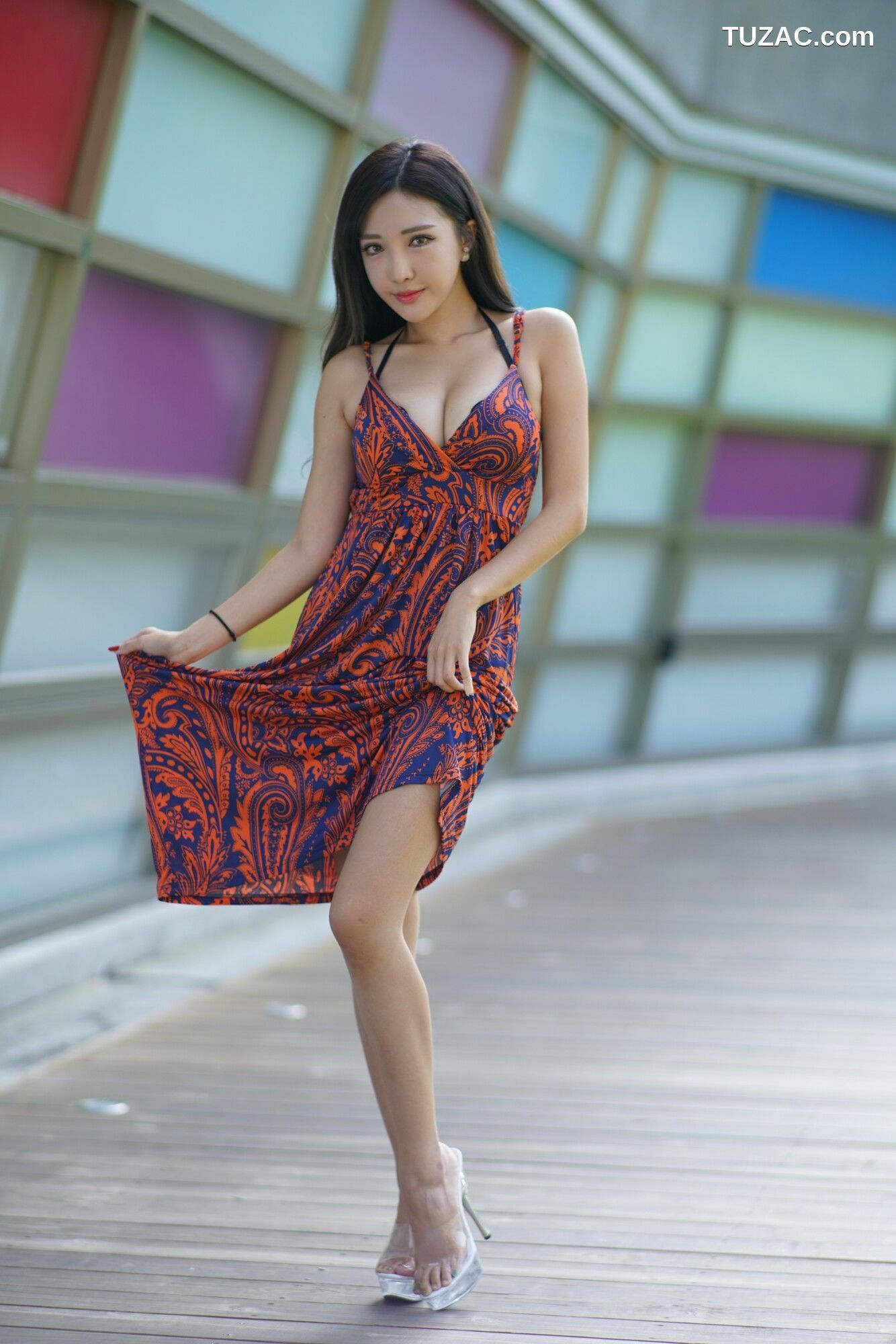 台湾正妹_ 赵芸Syuan《台中美術館 长裙系列》 写真集[68P]