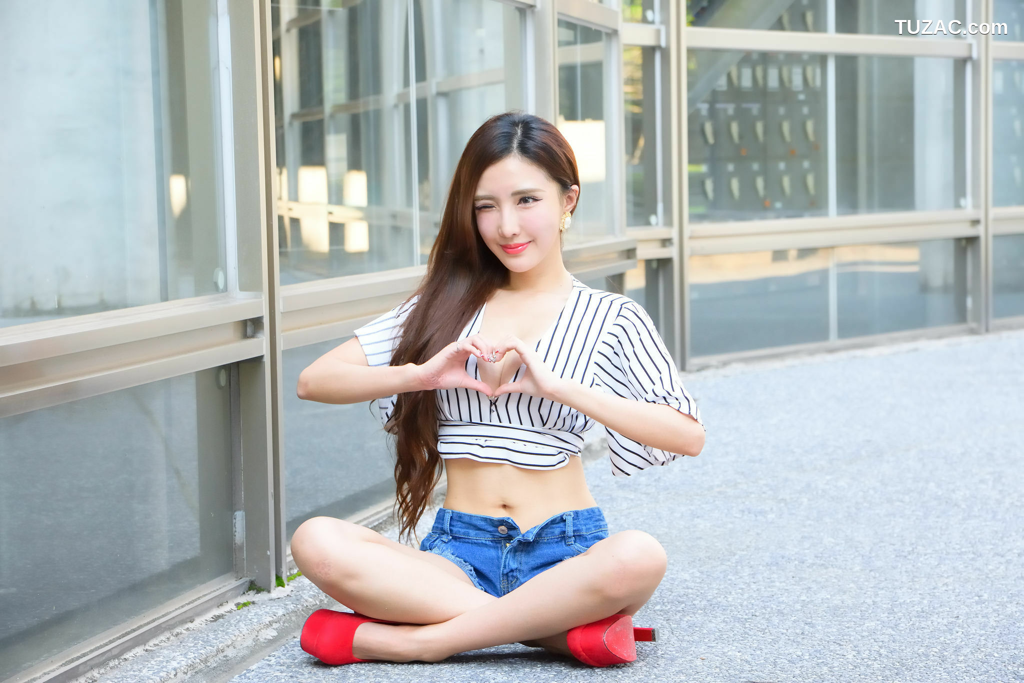 台湾正妹_ 赵芸Syuan《成熟长腿美女街拍》 写真集[65P]