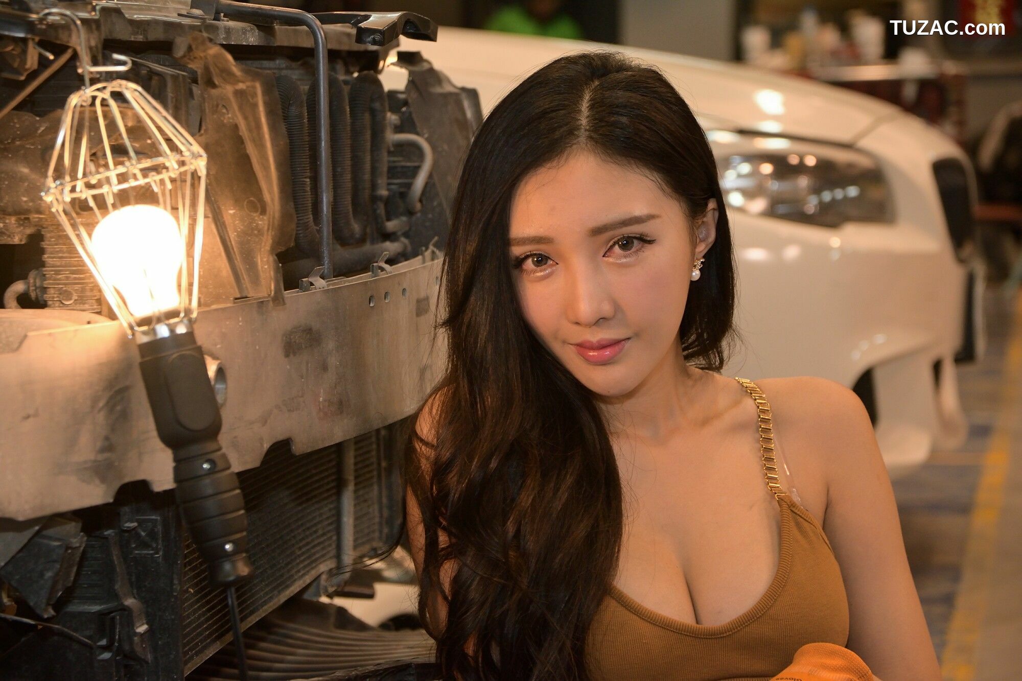 台湾正妹_ 赵芸Syuan《热裤女郎修理工》 写真集[35P]