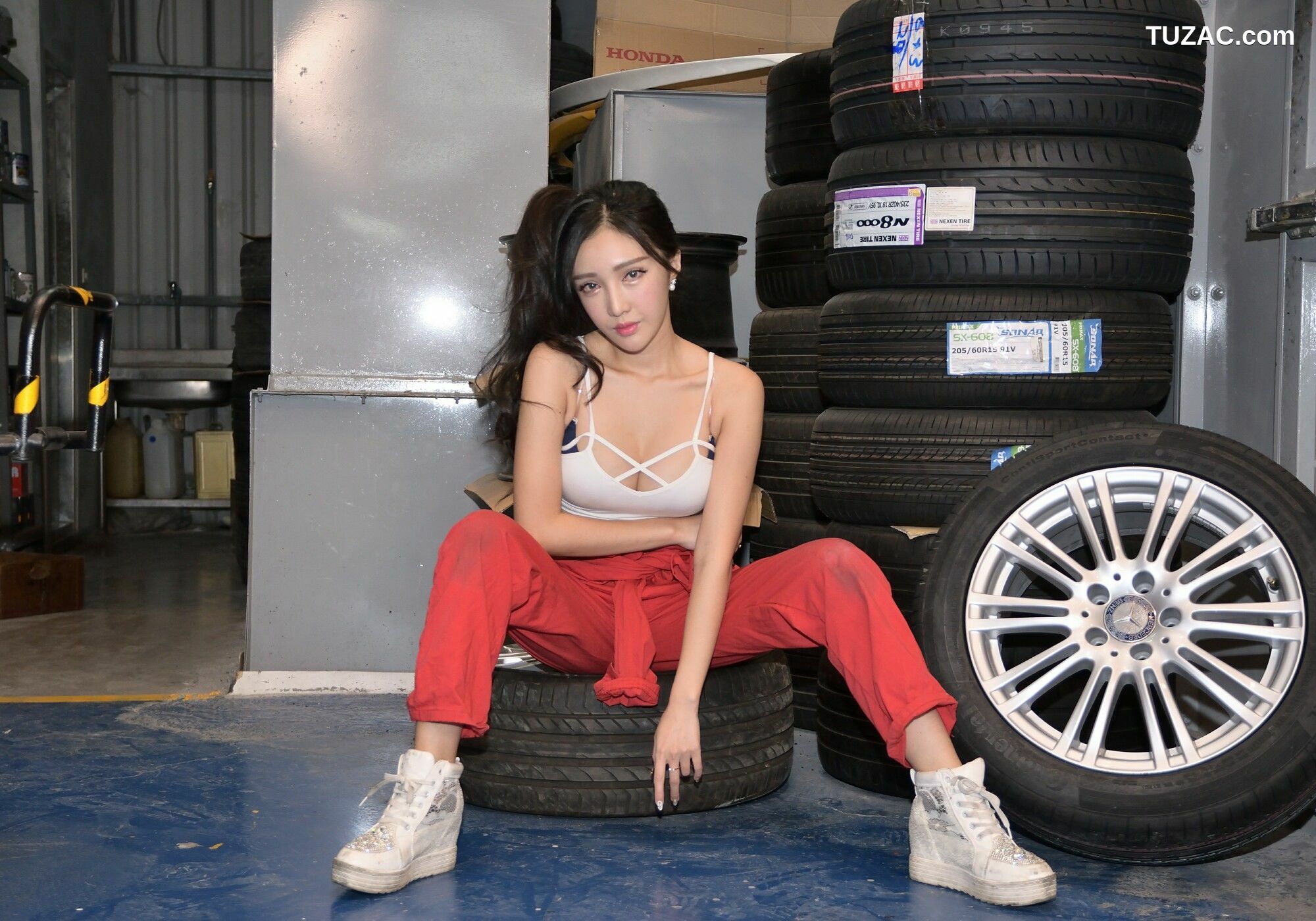 台湾正妹_ 赵芸Syuan《美颜的汽车修理工》 写真集[61P]