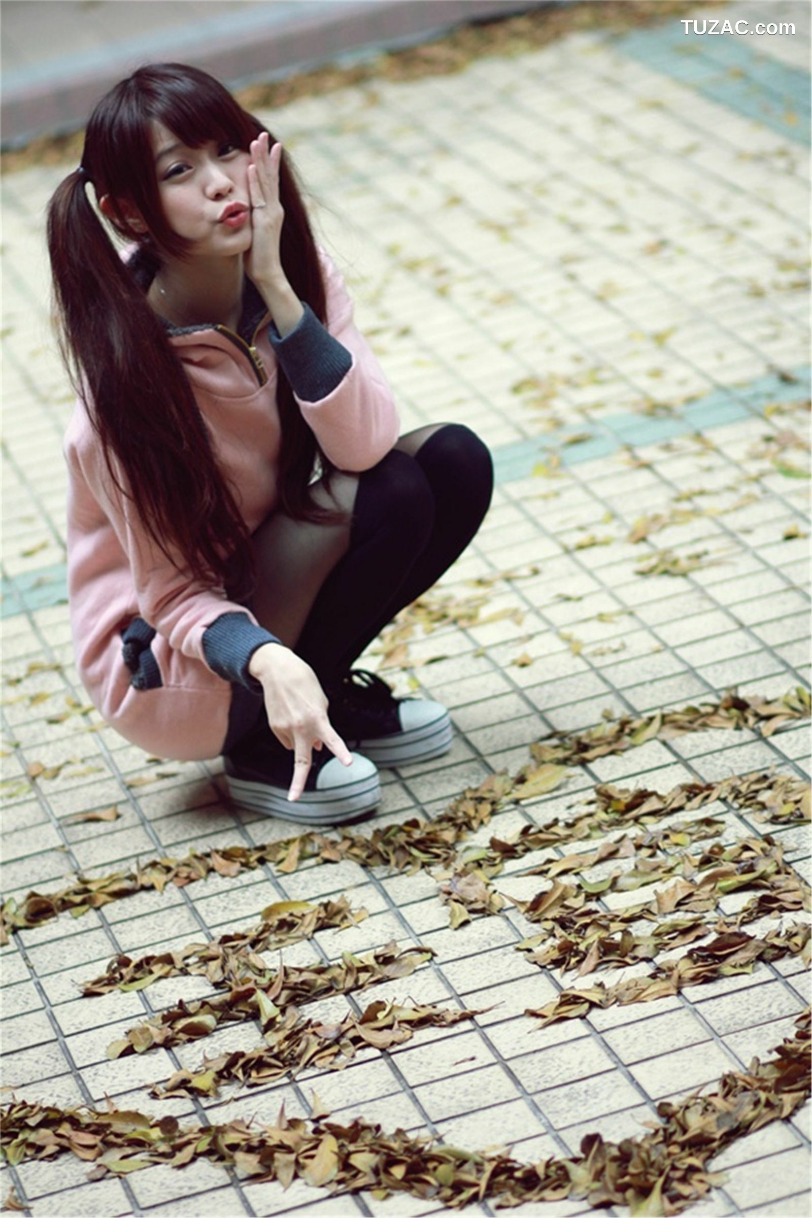 台湾正妹_ 邱俞瑄(渔瑄)+白白《校园卖萌外拍》 写真集[29P]