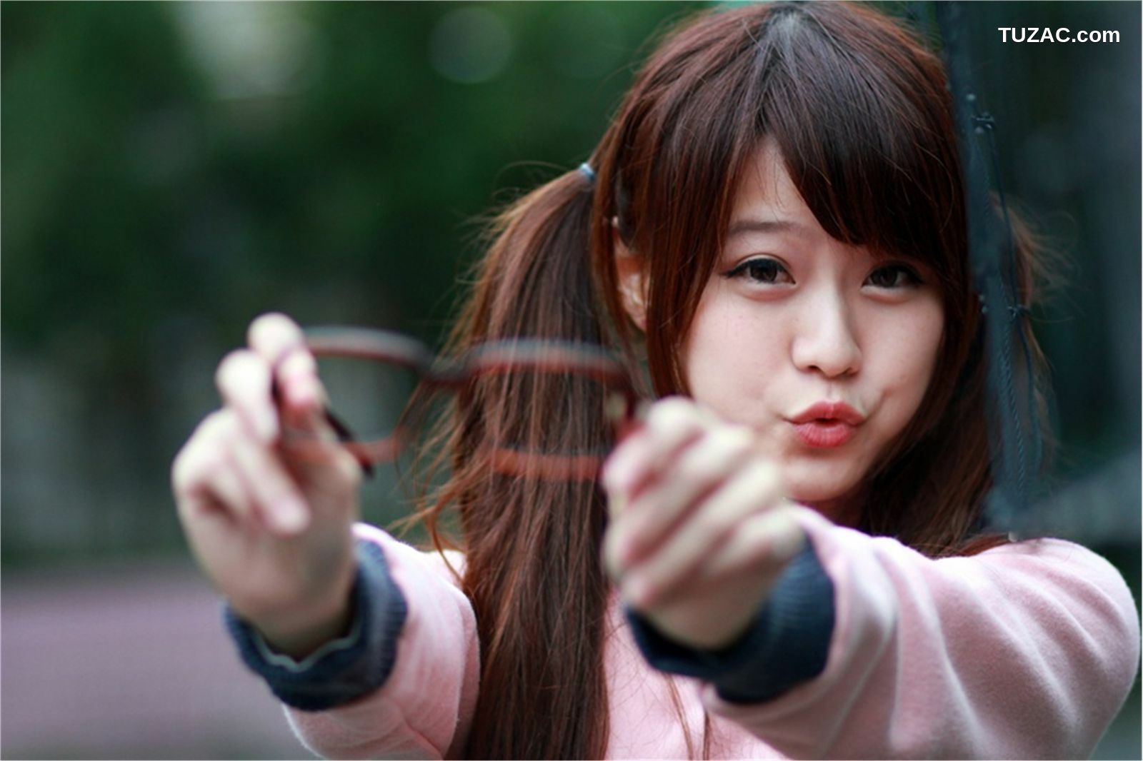 台湾正妹_ 邱俞瑄(渔瑄)+白白《校园卖萌外拍》 写真集[29P]