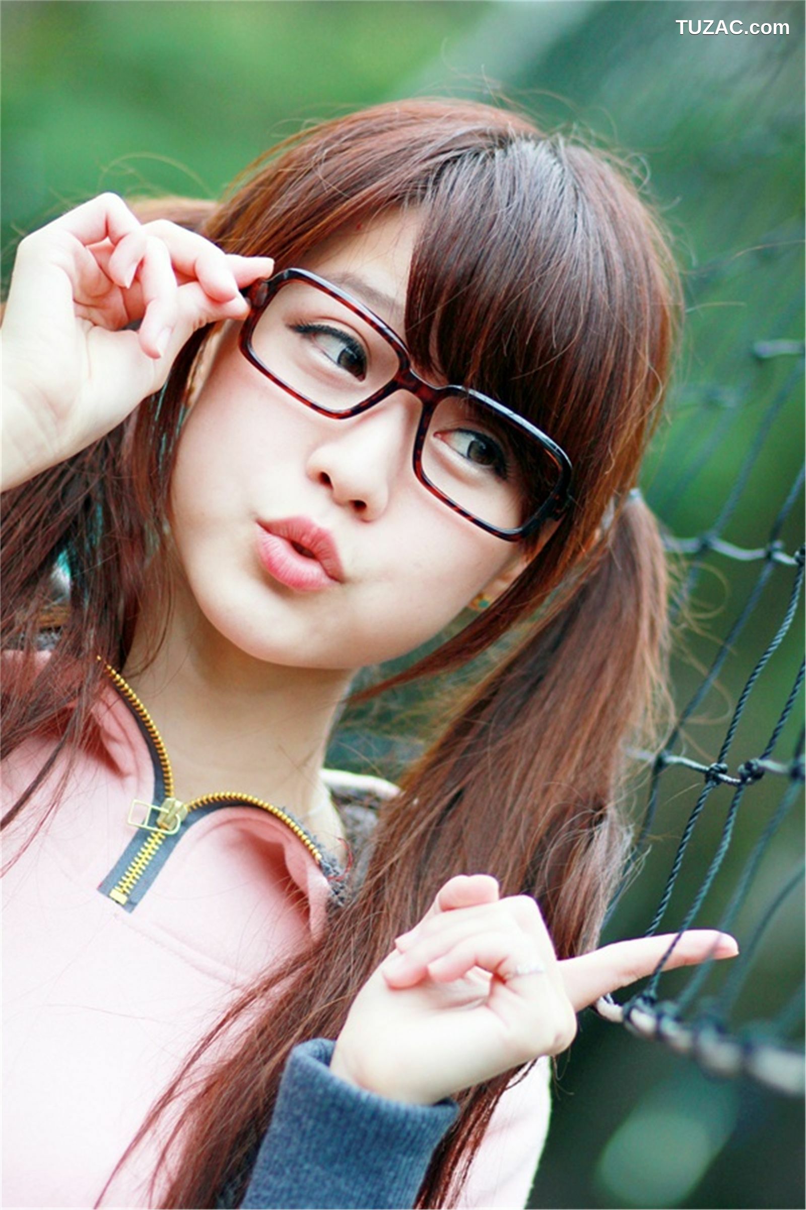 台湾正妹_ 邱俞瑄(渔瑄)+白白《校园卖萌外拍》 写真集[29P]