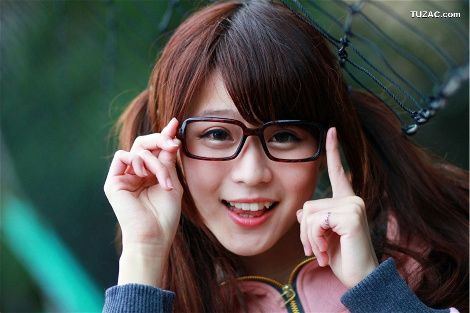 台湾正妹_ 邱俞瑄(渔瑄)+白白《校园卖萌外拍》 写真集[29P]