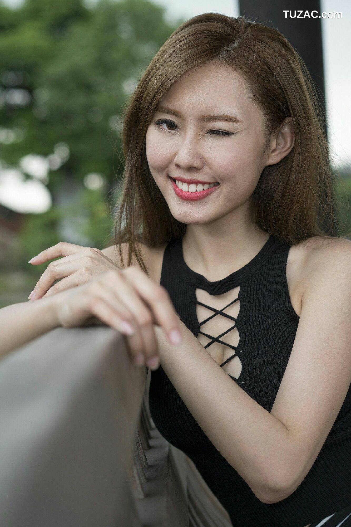 台湾正妹_ 郭珉妏Queenie - 条纹短裙街拍 写真集[69P]
