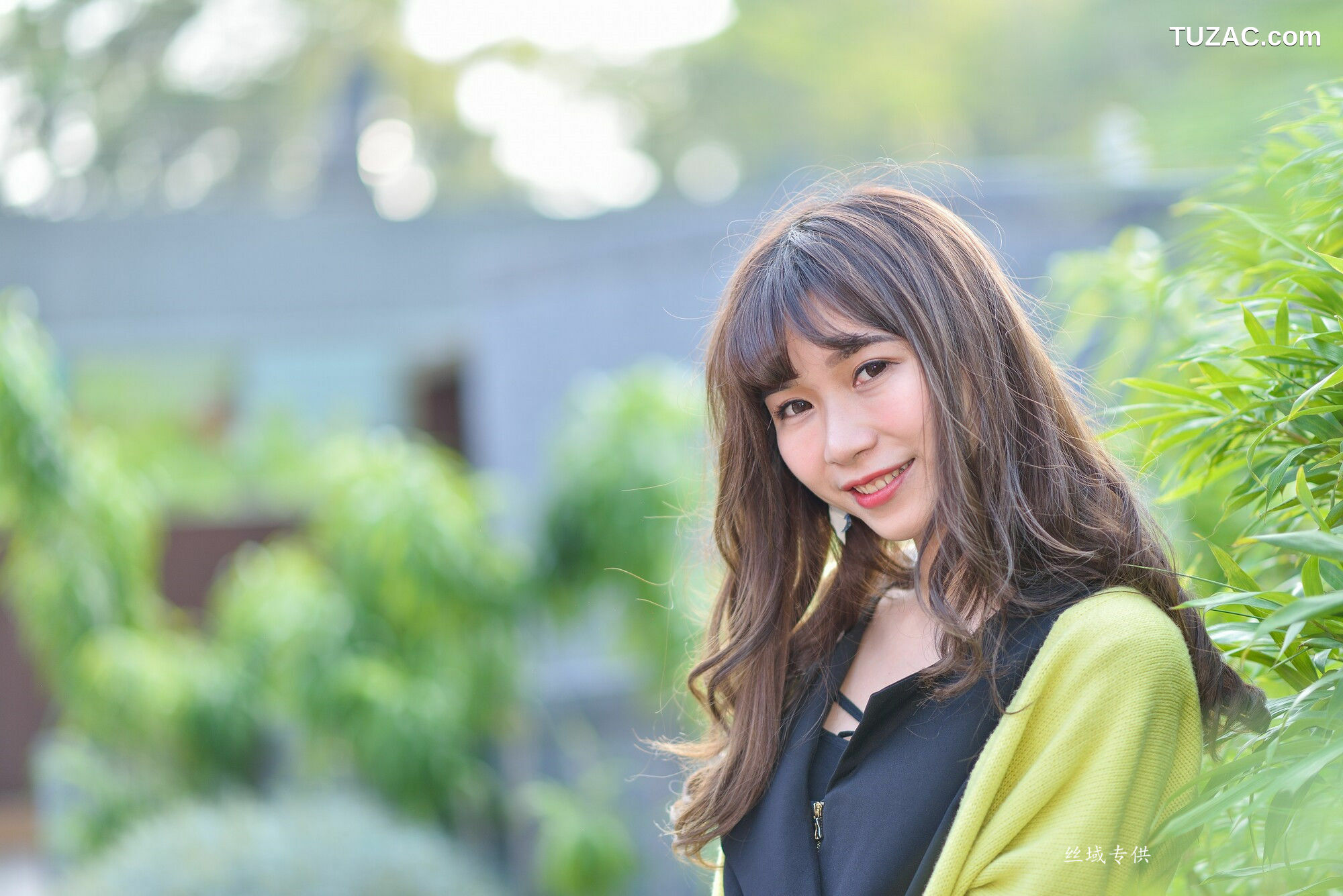 台湾正妹_ 題題《國美館.時裝》黑丝街拍 写真集[137P]