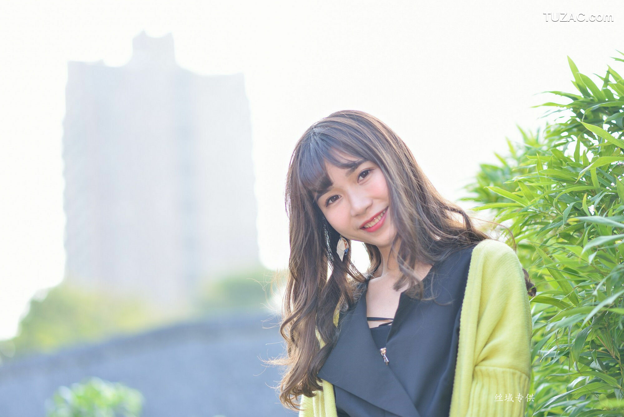 台湾正妹_ 題題《國美館.時裝》黑丝街拍 写真集[137P]