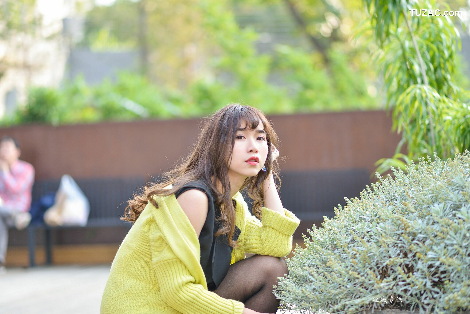 台湾正妹_ 題題《國美館.時裝》黑丝街拍 写真集[137P]