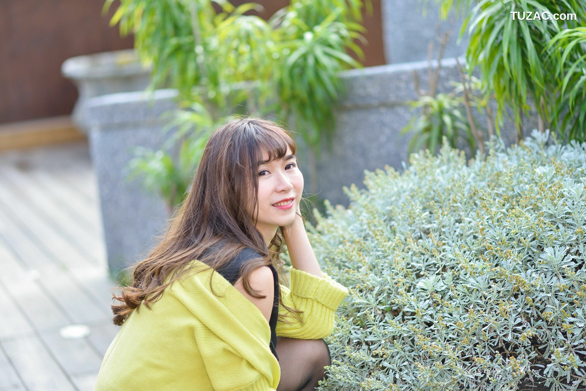 台湾正妹_ 題題《國美館.時裝》黑丝街拍 写真集[137P]