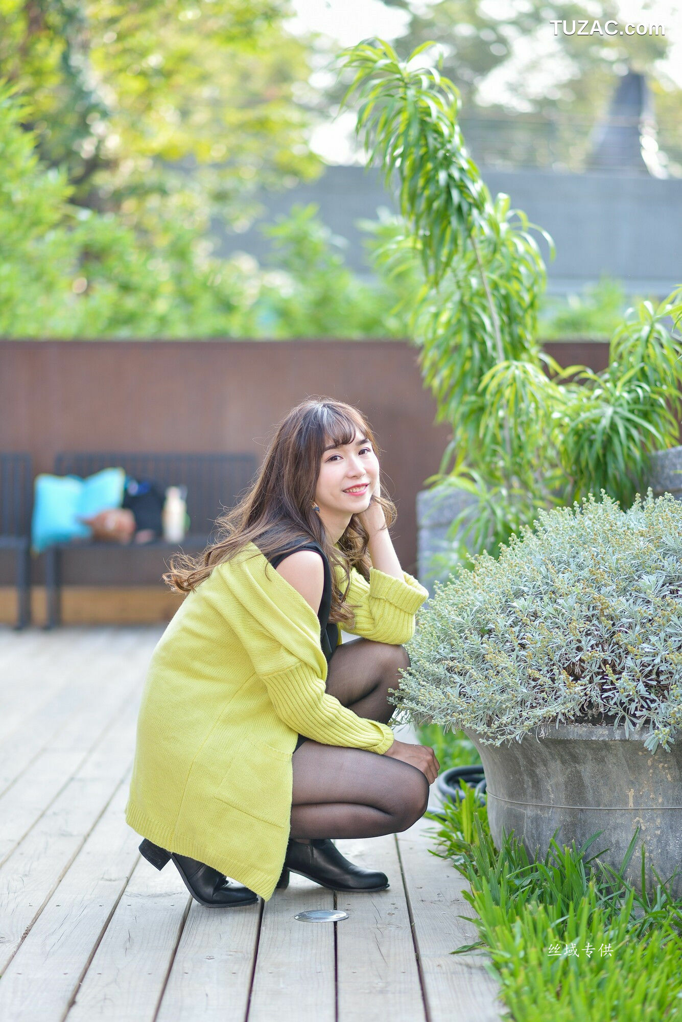 台湾正妹_ 題題《國美館.時裝》黑丝街拍 写真集[137P]