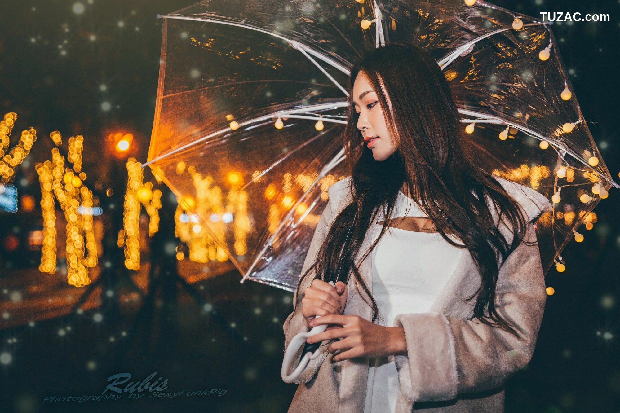 台湾正妹_ 黄上晏Rubis 新北耶誕城夜拍 写真集[33P]