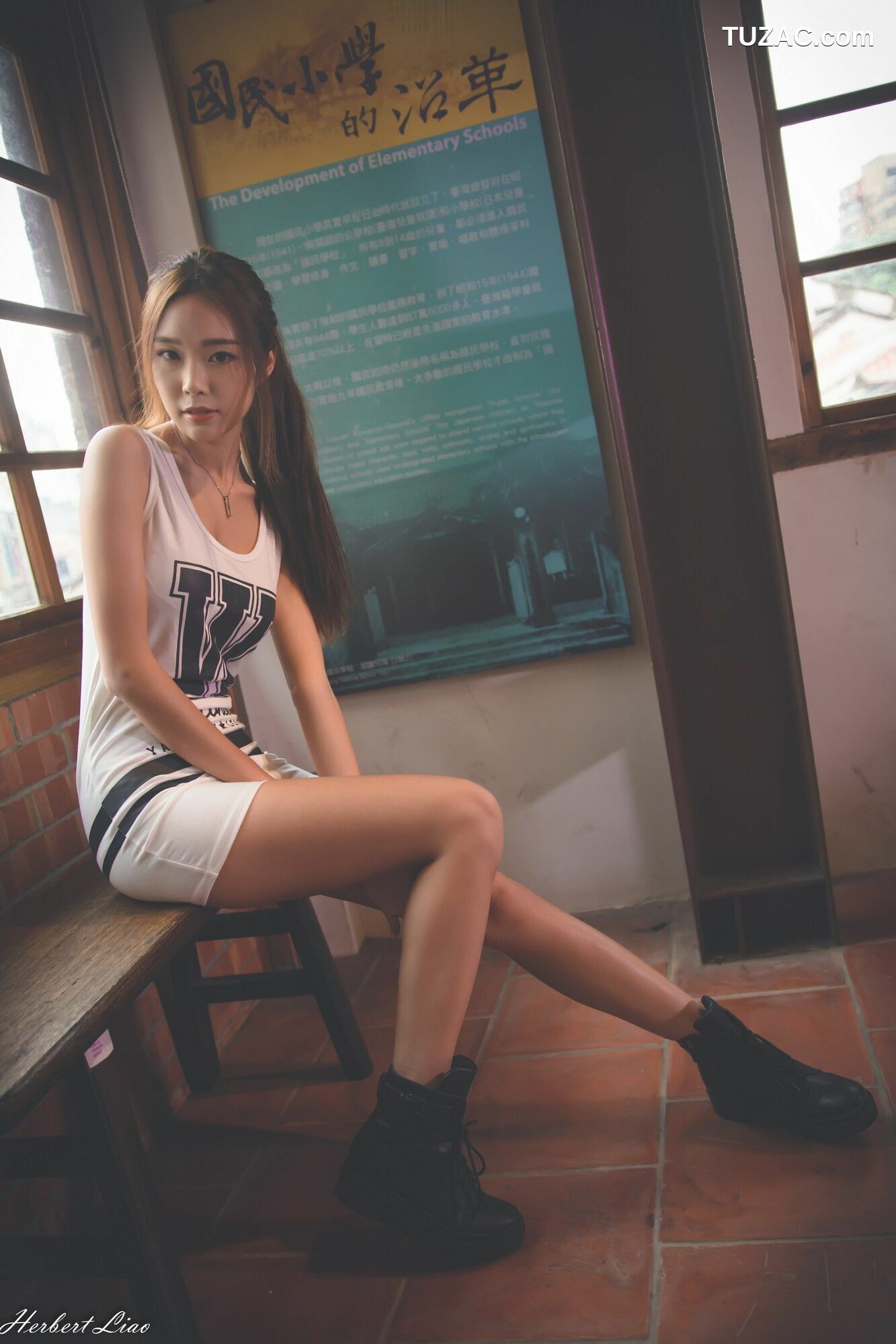 台湾正妹_ 黄上晏Rubis《剝皮寮~包臀背心系列》 写真集[49P]