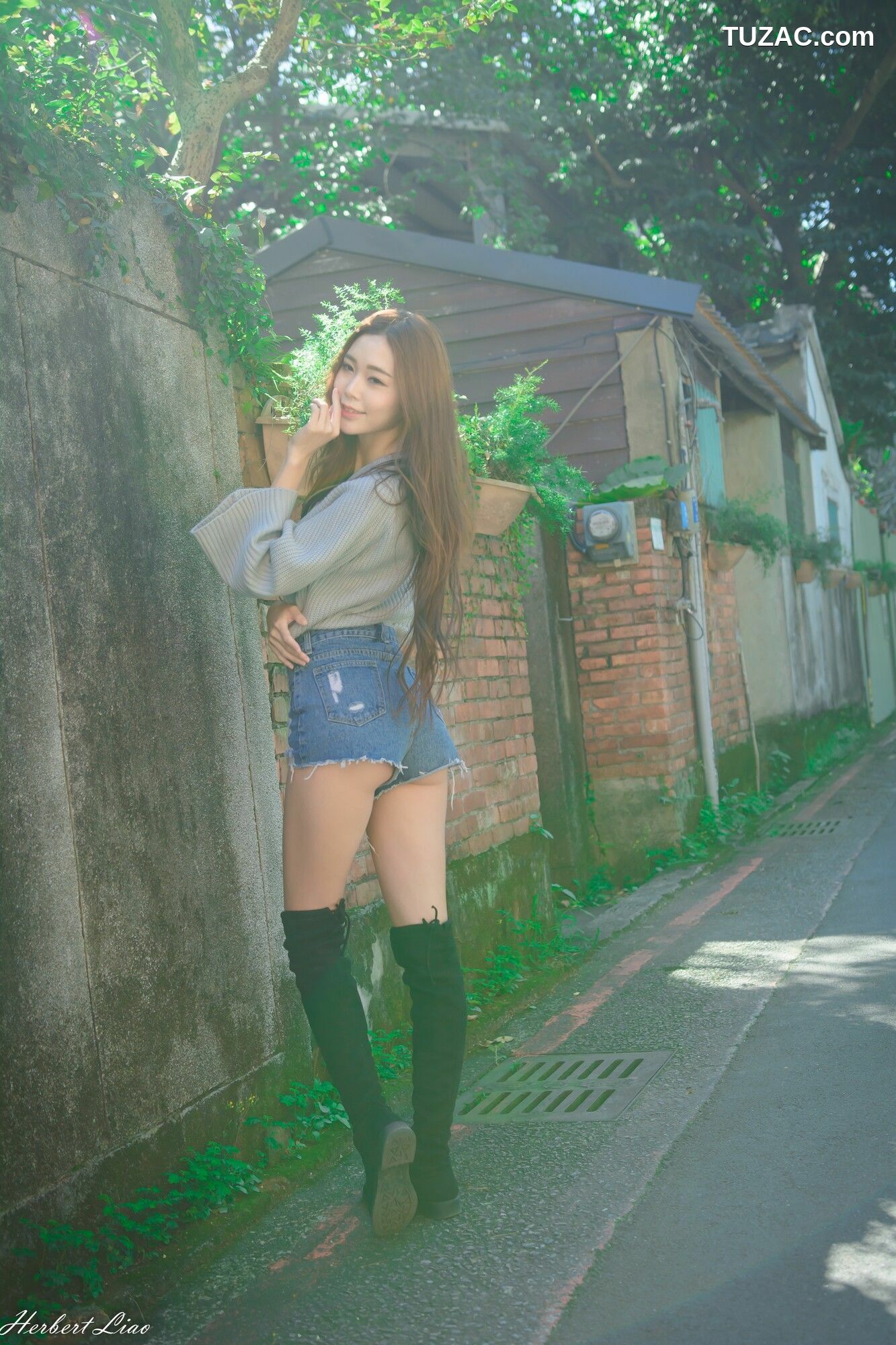 台湾正妹_ 黄上晏Rubis《古亭站周邊~牛仔热裤街拍》写真集[72P]