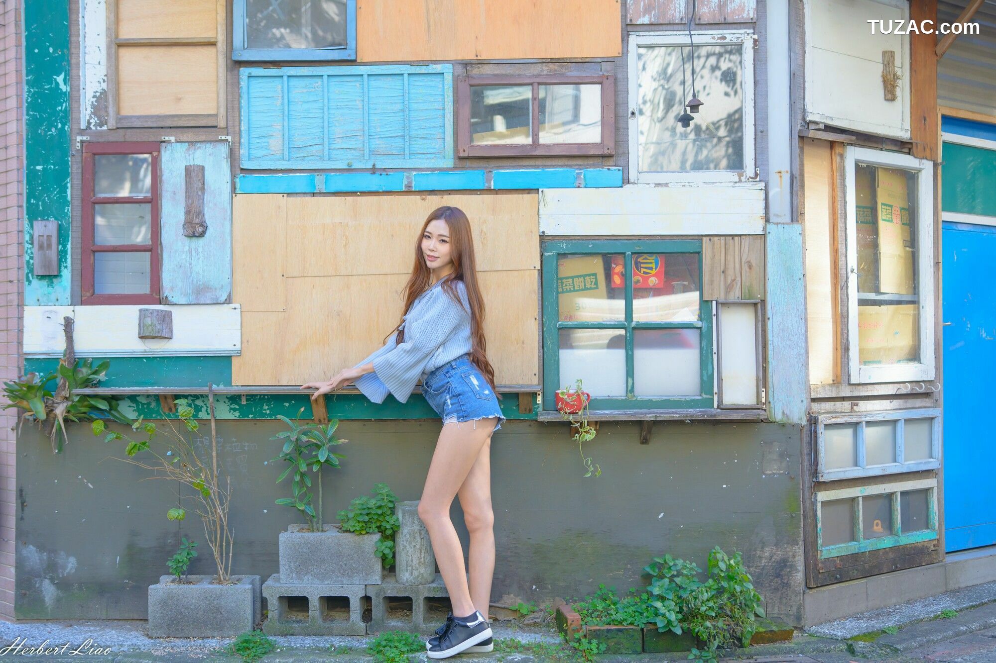 台湾正妹_ 黄上晏Rubis《古亭站周邊~牛仔热裤街拍》写真集[72P]