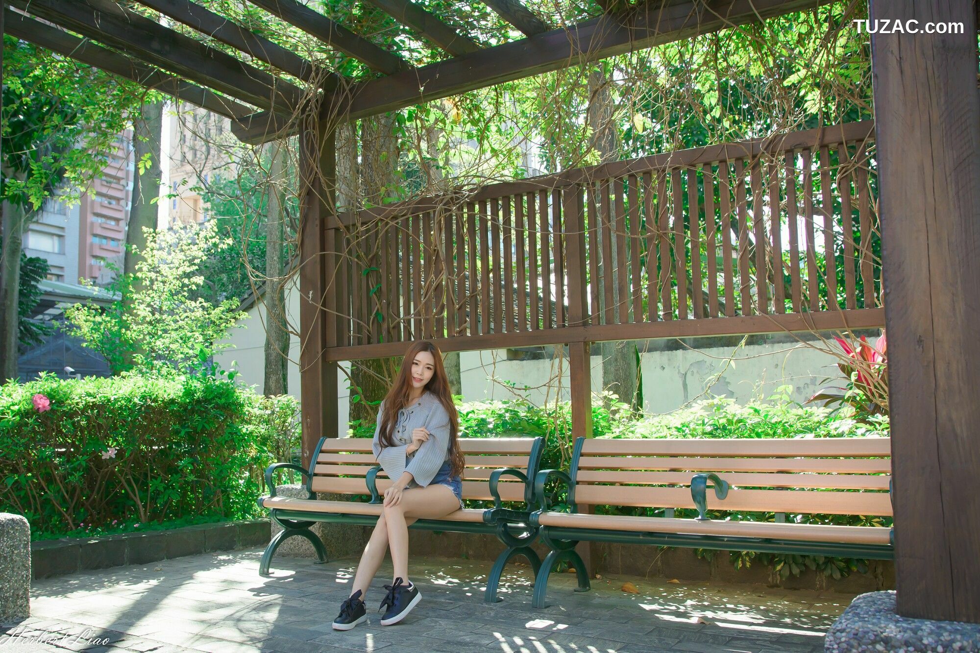 台湾正妹_ 黄上晏Rubis《古亭站周邊~牛仔热裤街拍》写真集[72P]
