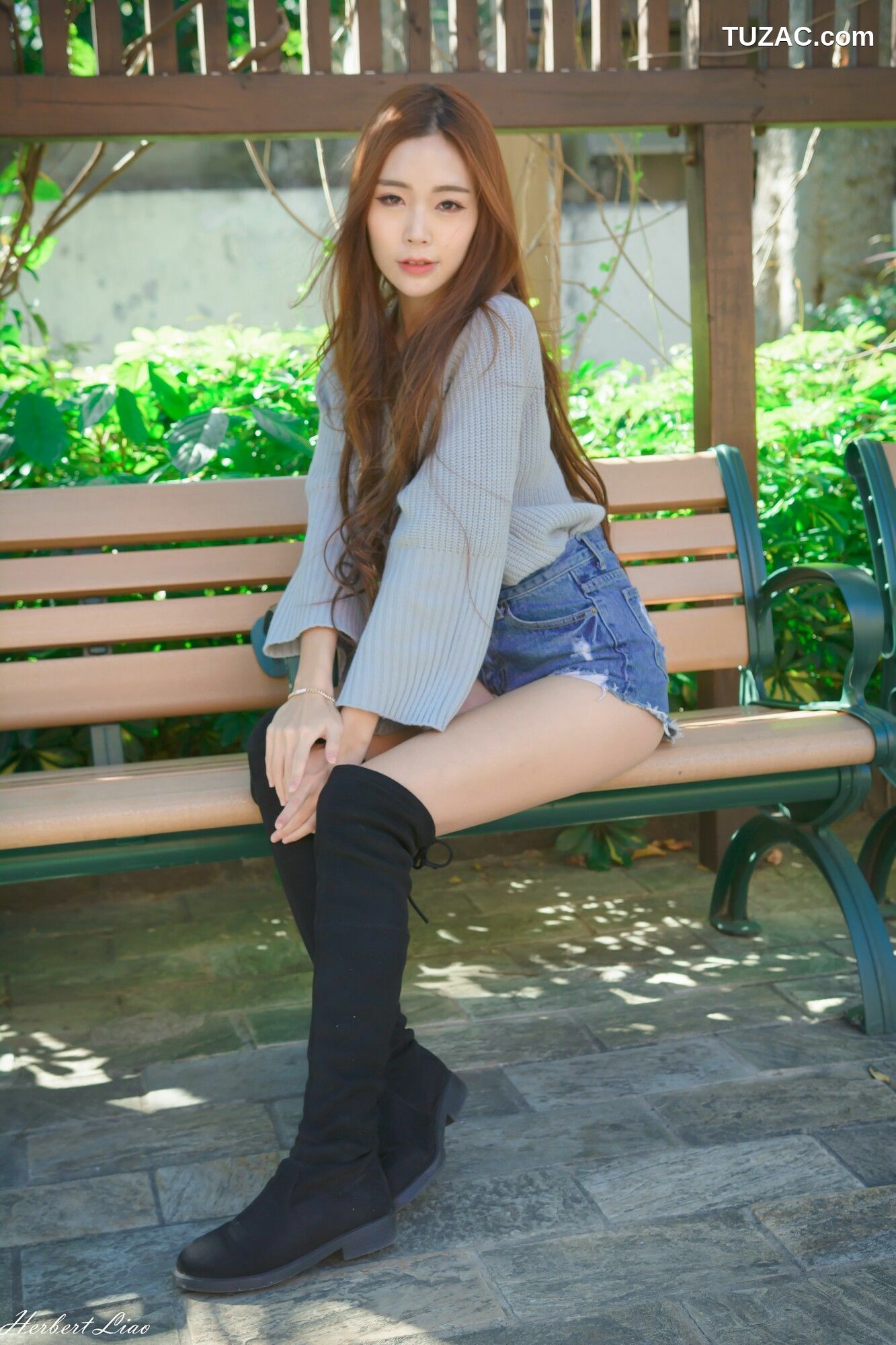 台湾正妹_ 黄上晏Rubis《古亭站周邊~牛仔热裤街拍》写真集[72P]