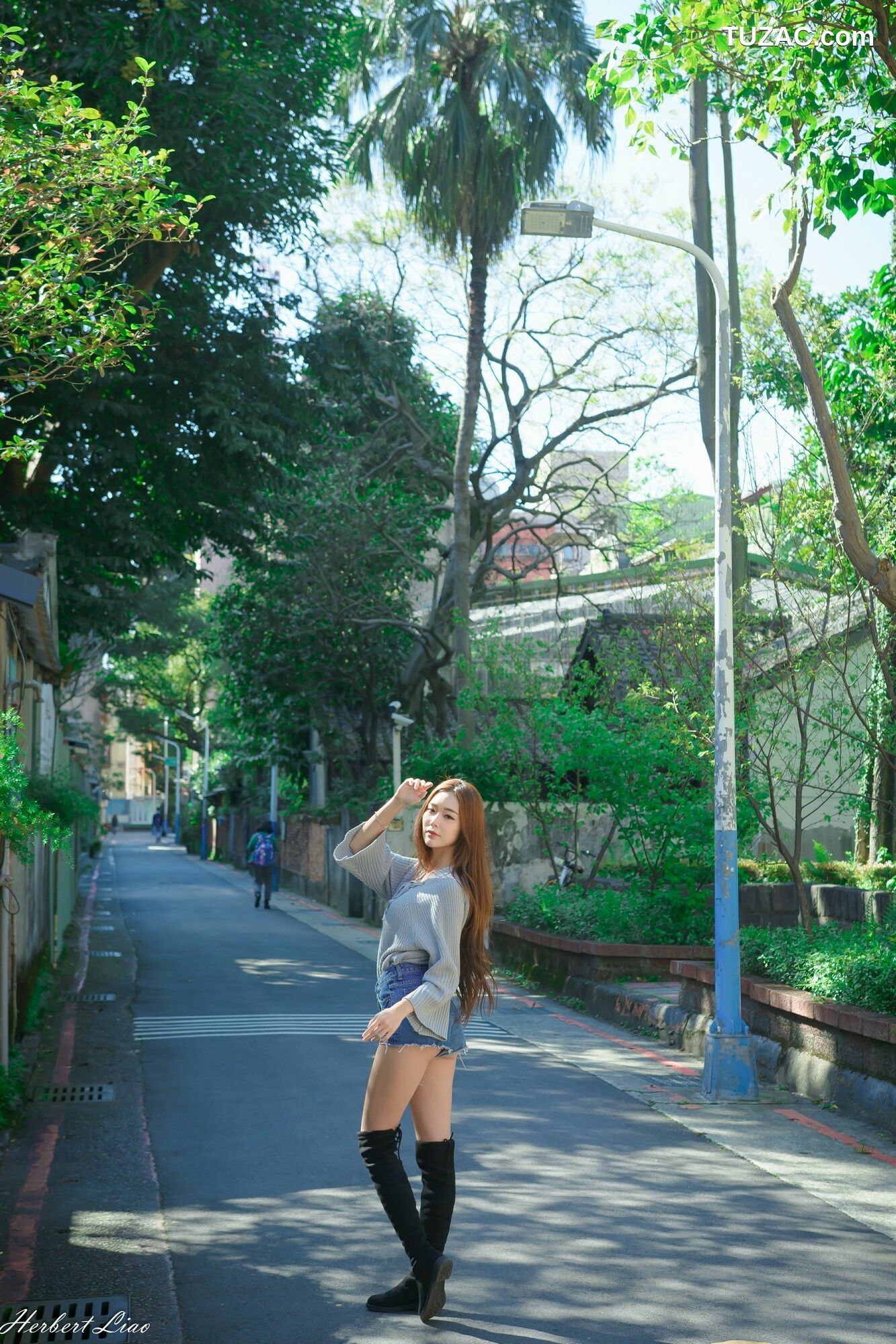 台湾正妹_ 黄上晏Rubis《古亭站周邊~牛仔热裤街拍》写真集[72P]