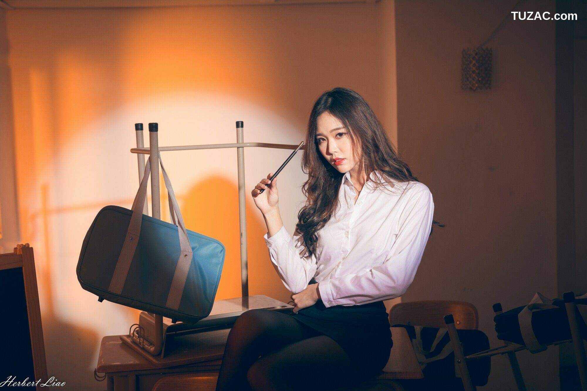 台湾正妹_ 黄上晏Rubis《黑丝靈異教師》 写真集[42P]