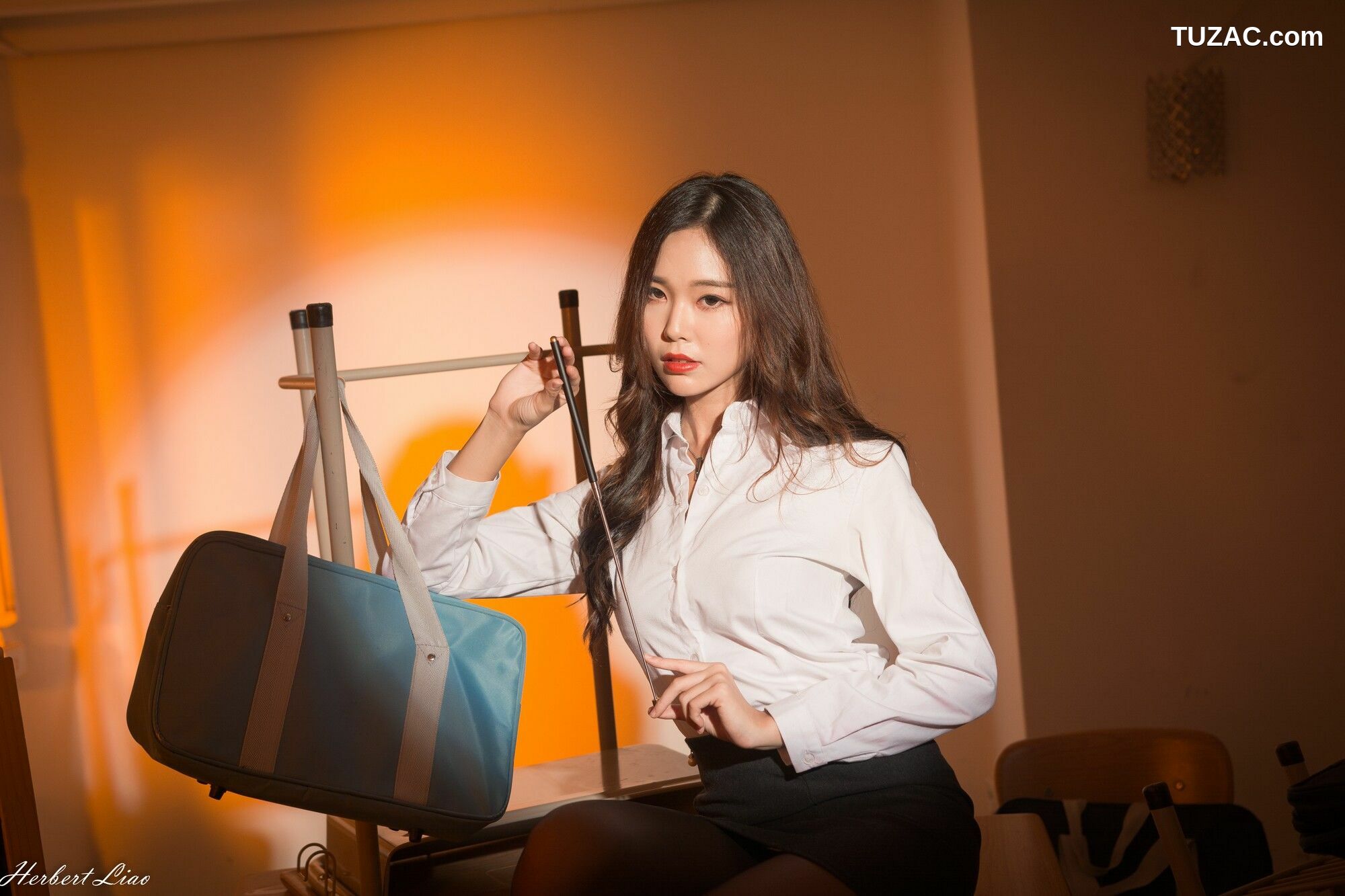 台湾正妹_ 黄上晏Rubis《黑丝靈異教師》 写真集[42P]