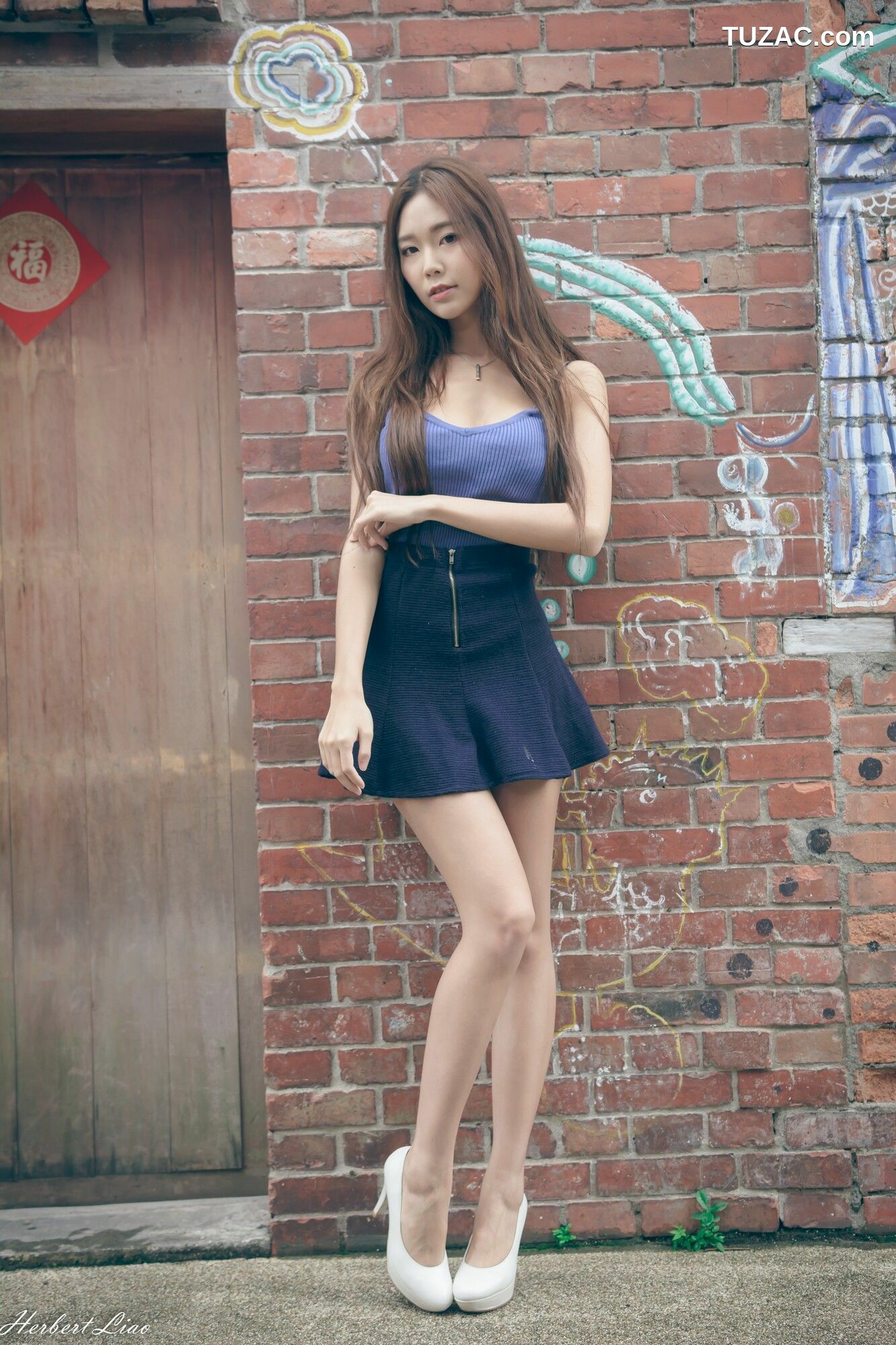 台湾正妹_ 黄上晏《剝皮寮~超短裙外拍》 写真集[61P]