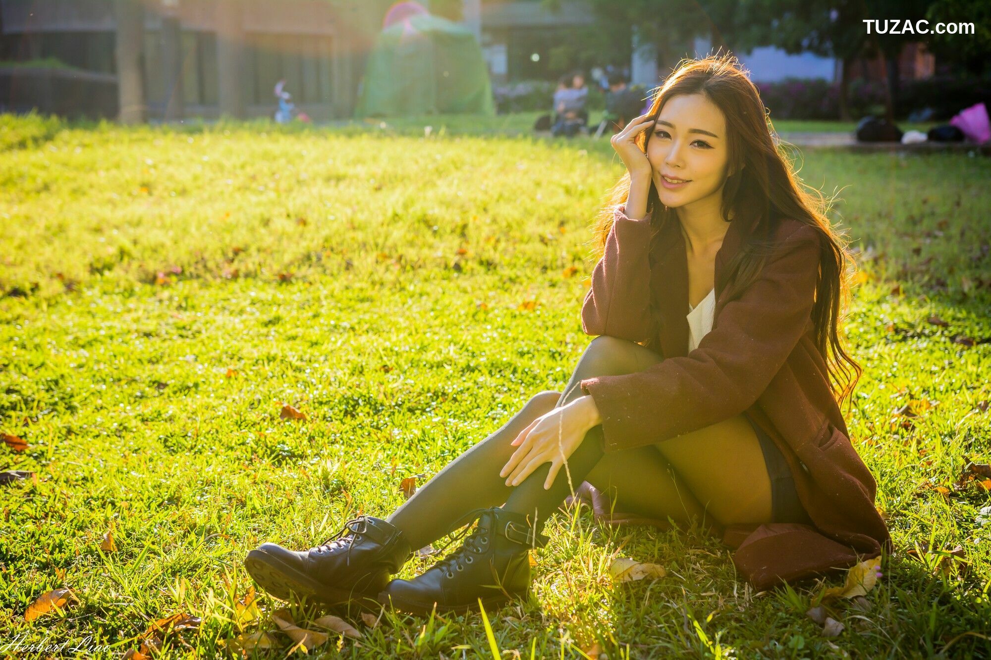 台湾正妹_ 黄上晏《古亭站周邊~风衣正妹》 写真集[39P]