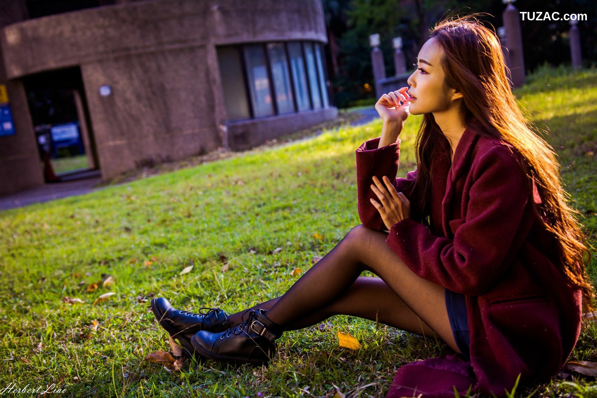 台湾正妹_ 黄上晏《古亭站周邊~风衣正妹》 写真集[39P]