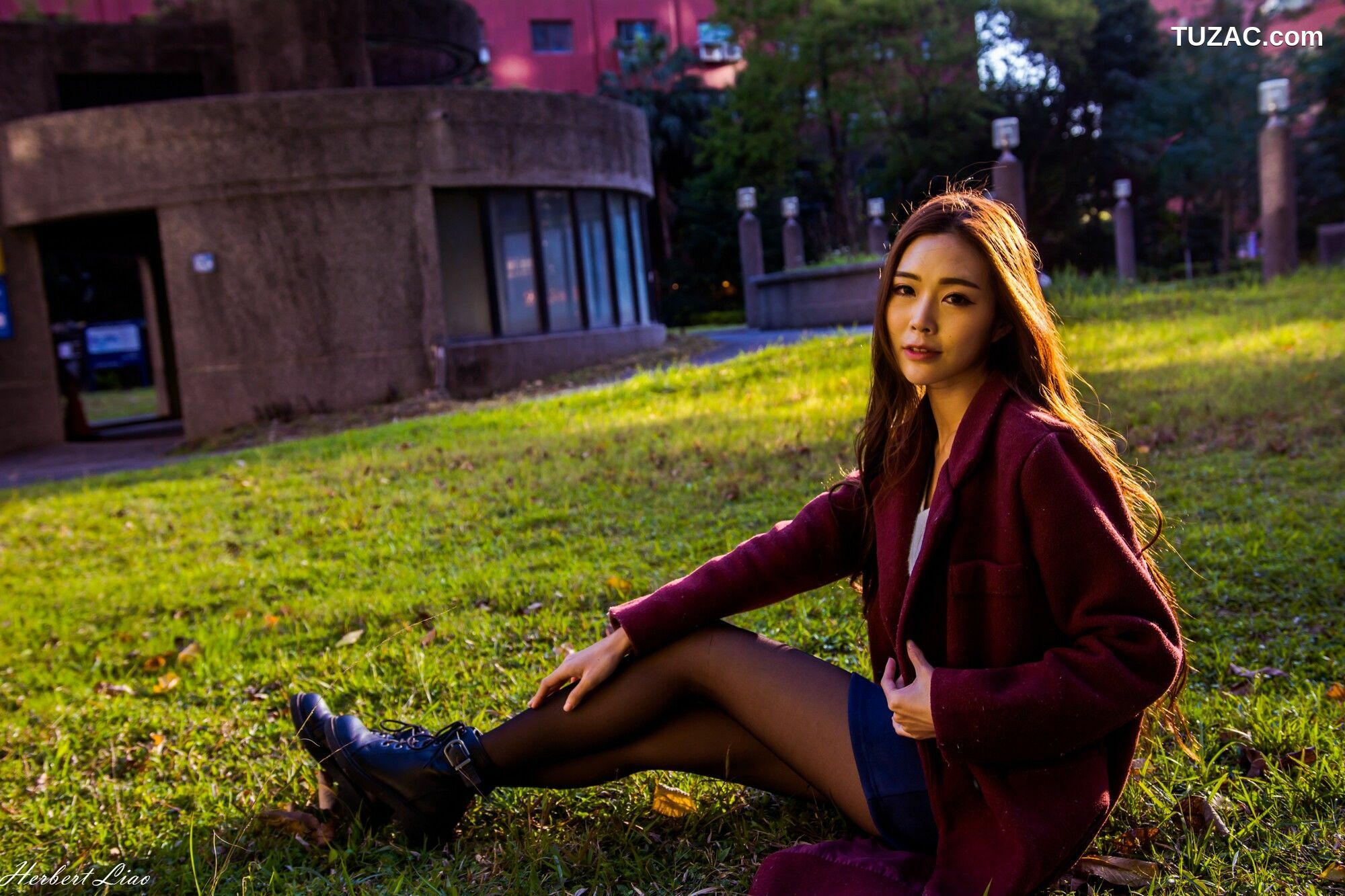 台湾正妹_ 黄上晏《古亭站周邊~风衣正妹》 写真集[39P]