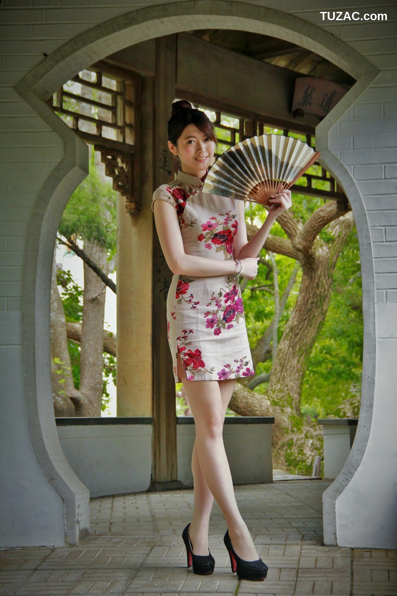 台湾正妹_ 黄品瑄/Brindy薛薛《至善園旗袍外拍》 写真集[67P]