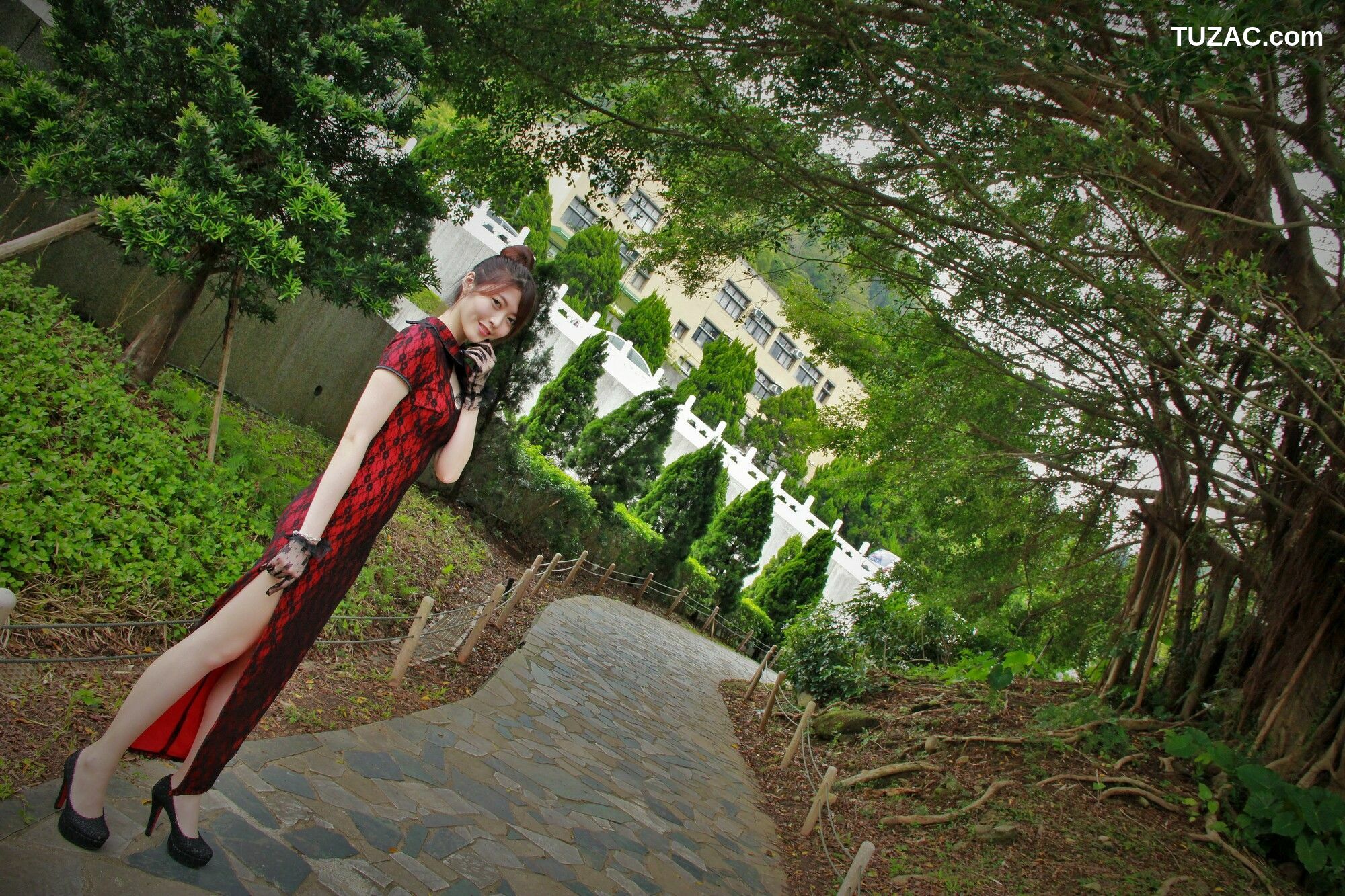 台湾正妹_ 黄品瑄/Brindy薛薛《至善園旗袍外拍》 写真集[67P]