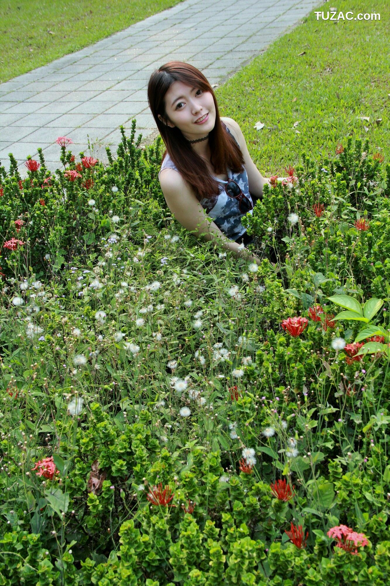 台湾正妹_ 黄品瑄《台湾大学外拍》 写真集[43P]