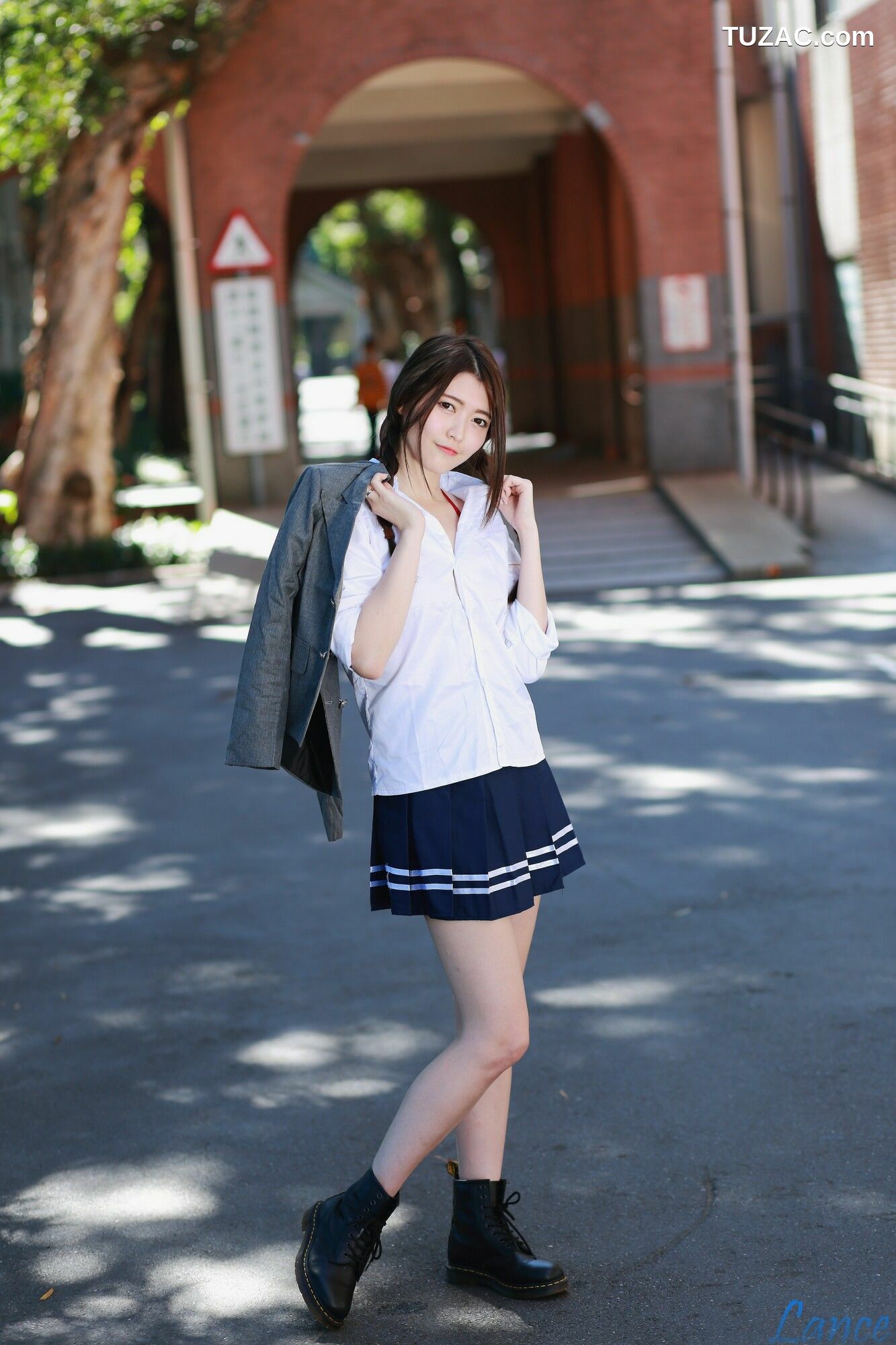 台湾正妹_ 黄品瑄《台湾大学外拍》 写真集[43P]