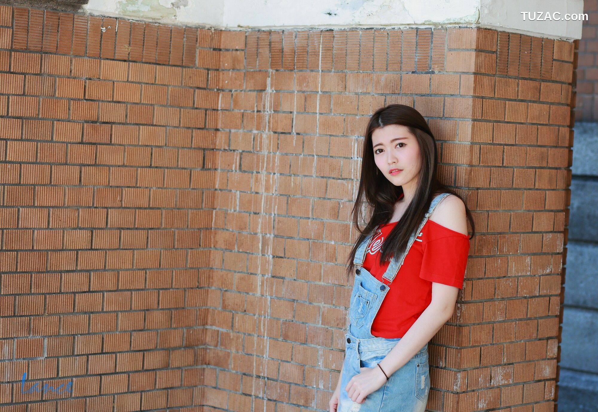 台湾正妹_ 黄品瑄《台湾大学外拍》 写真集[43P]