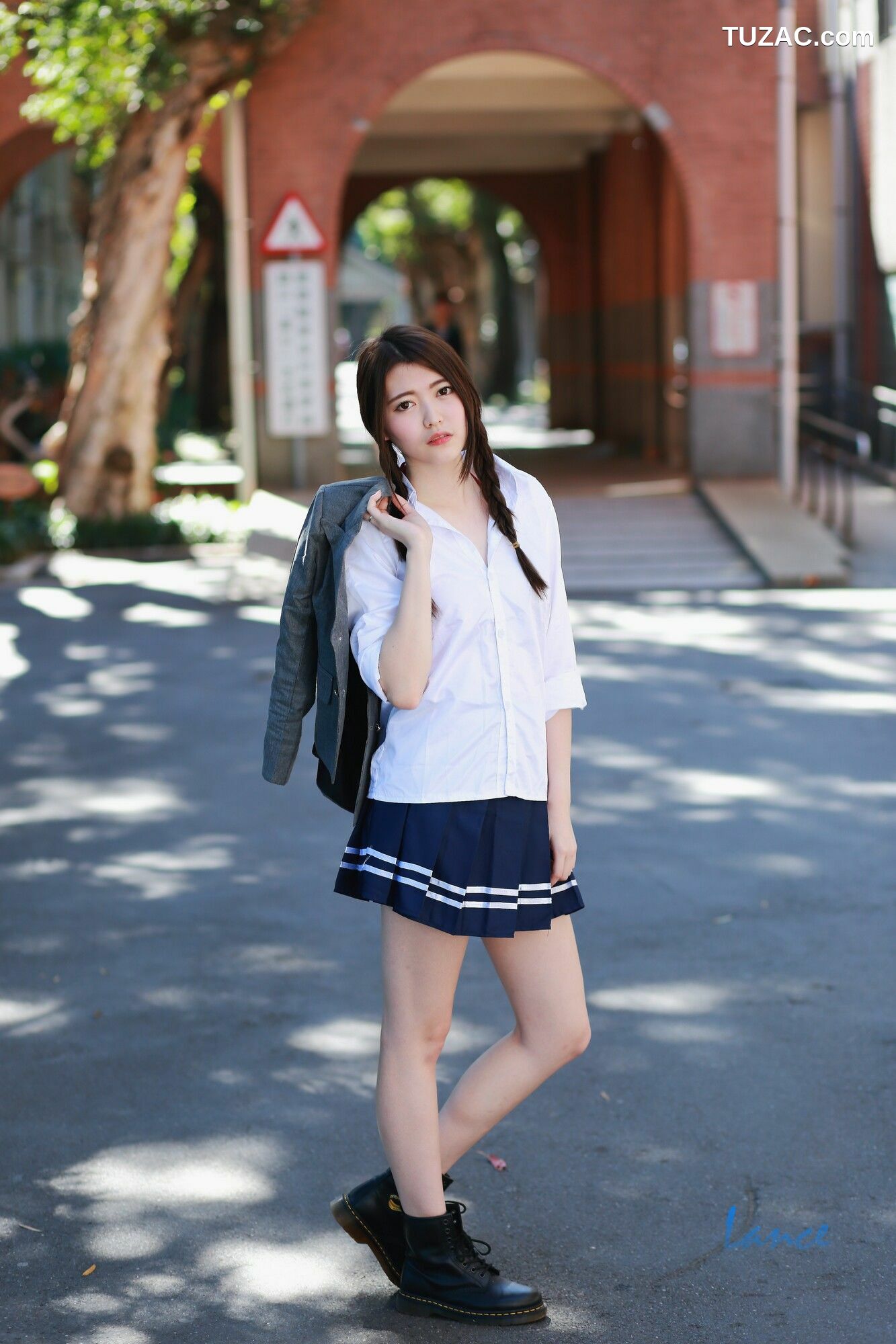 台湾正妹_ 黄品瑄《台湾大学外拍》 写真集[43P]