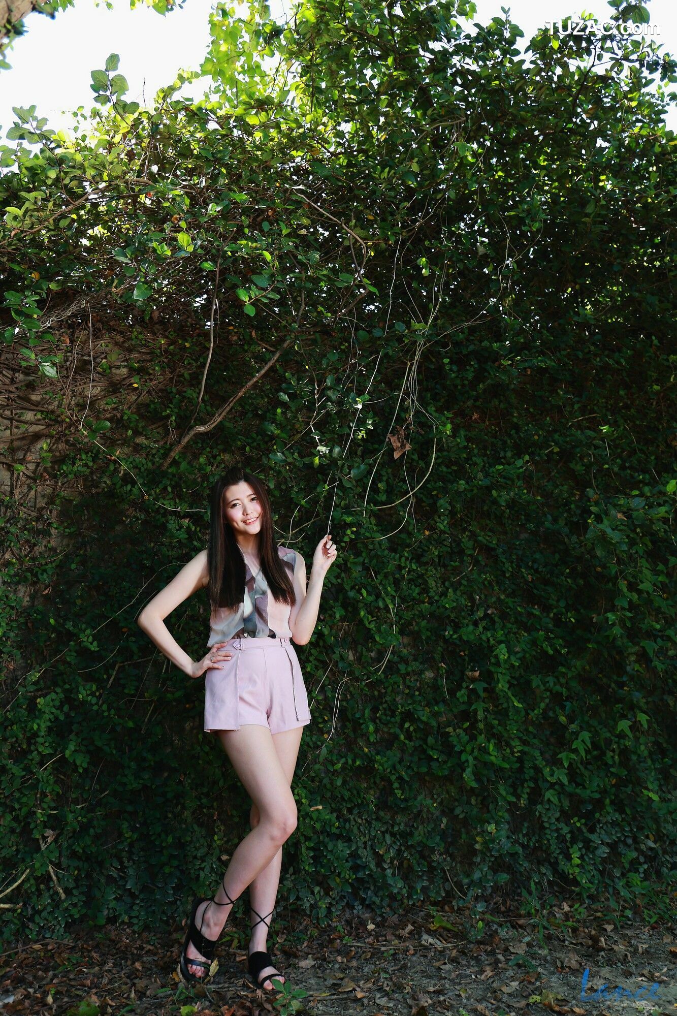 台湾正妹_ 黄品瑄《台湾大学外拍》 写真集[43P]