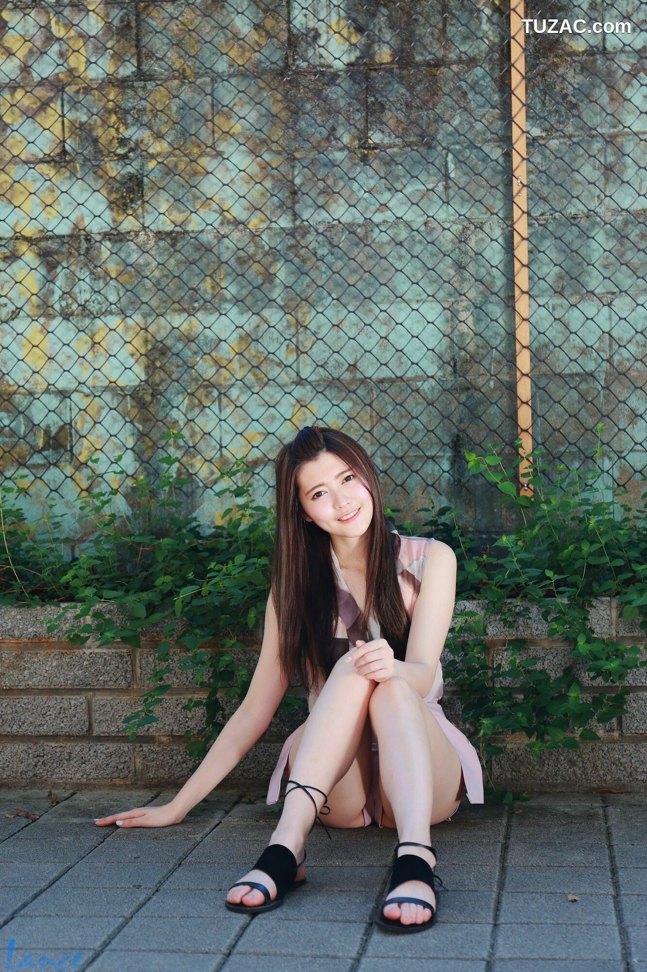 台湾正妹_ 黄品瑄《台湾大学外拍》 写真集[43P]