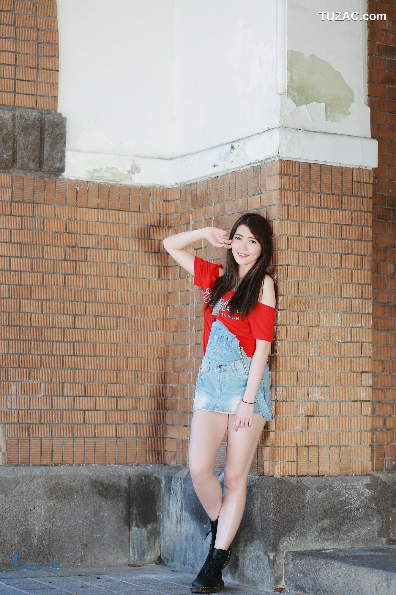 台湾正妹_ 黄品瑄《台湾大学外拍》 写真集[43P]