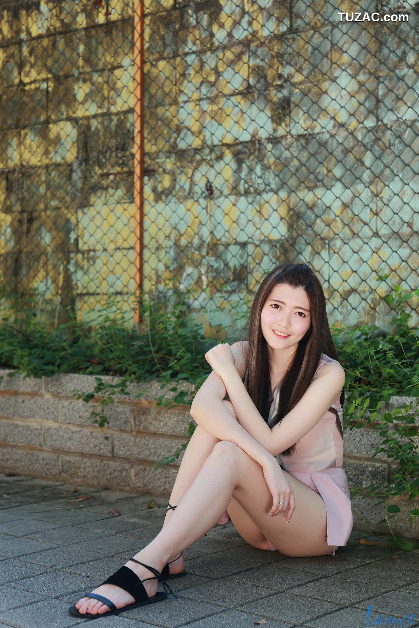 台湾正妹_ 黄品瑄《台湾大学外拍》 写真集[43P]