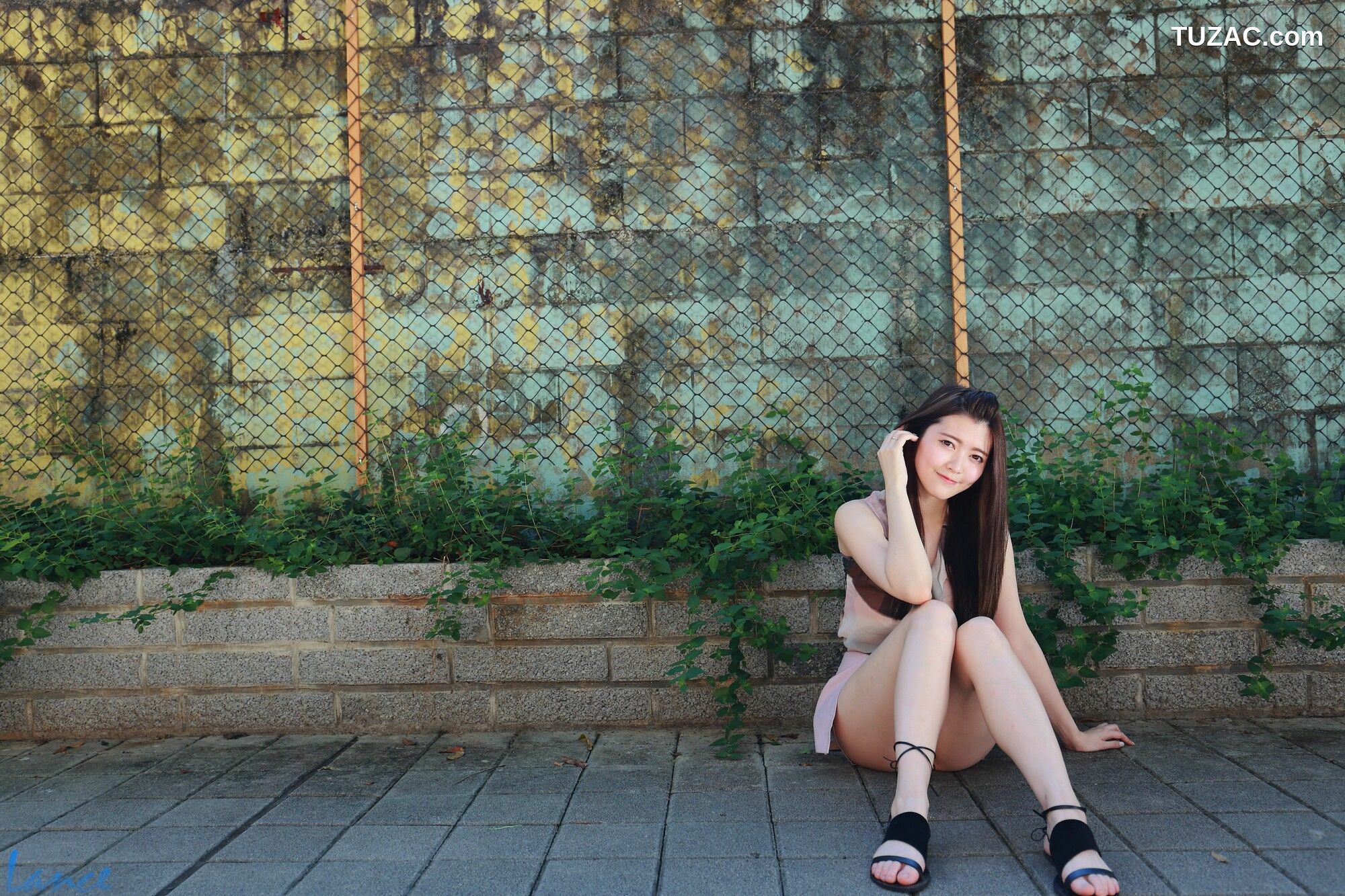 台湾正妹_ 黄品瑄《台湾大学外拍》 写真集[43P]