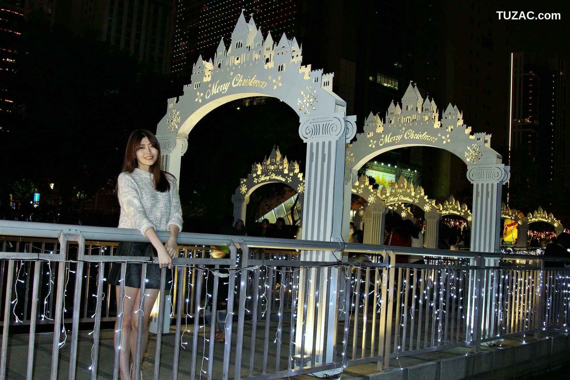 台湾正妹_ 黄品瑄《板橋耶誕城夜拍》 写真集[85P]