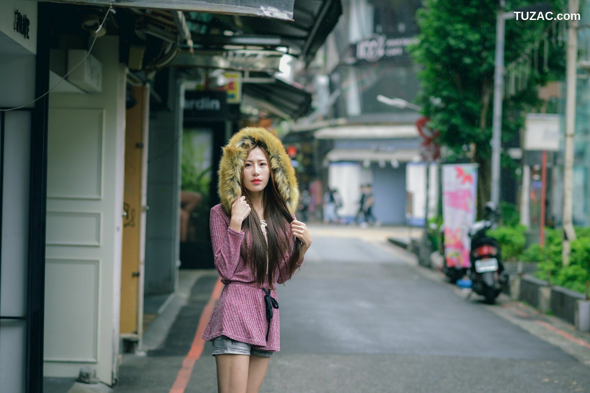 台湾正妹_ 黄艾比Abbie - 长腿热裤街拍 写真集[45P]