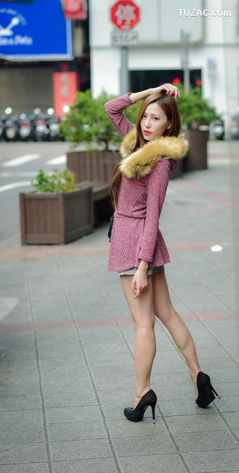 台湾正妹_ 黄艾比Abbie - 长腿热裤街拍 写真集[45P]