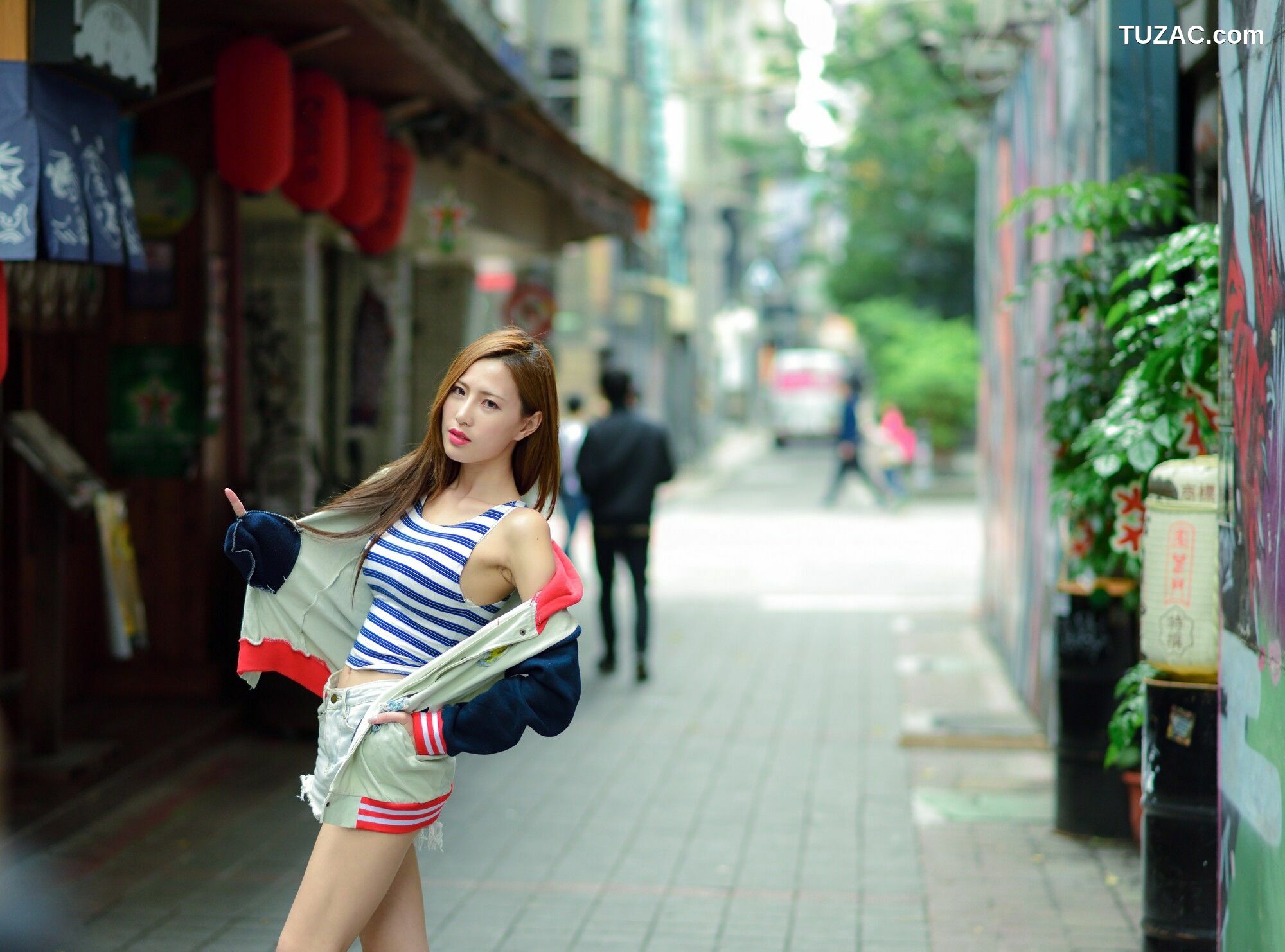 台湾正妹_ 黄艾比Abbie - 长腿热裤街拍 写真集[45P]