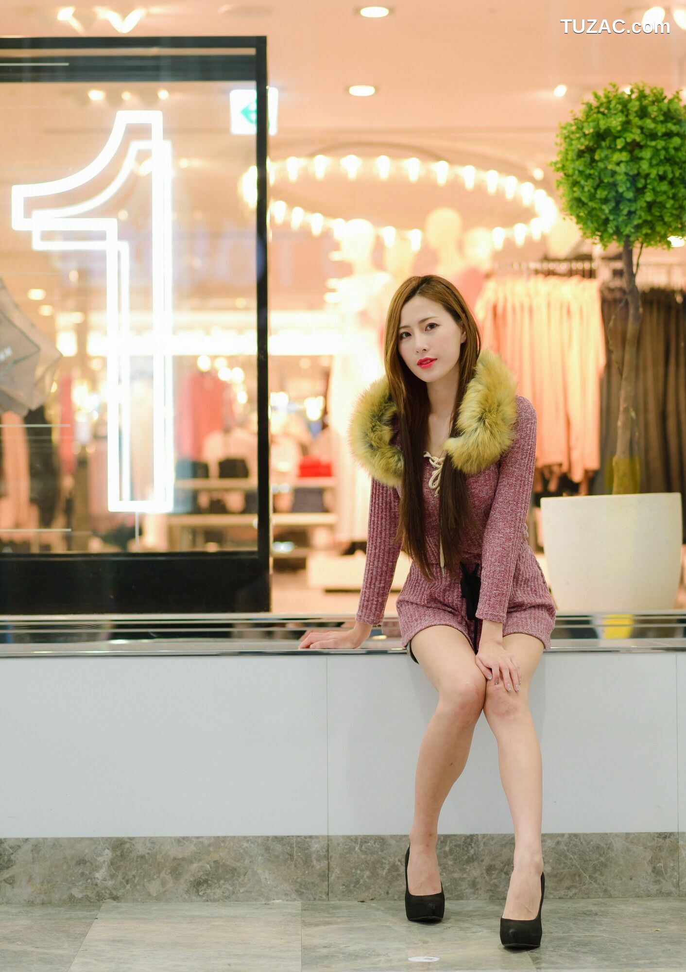 台湾正妹_ 黄艾比Abbie - 长腿热裤街拍 写真集[45P]