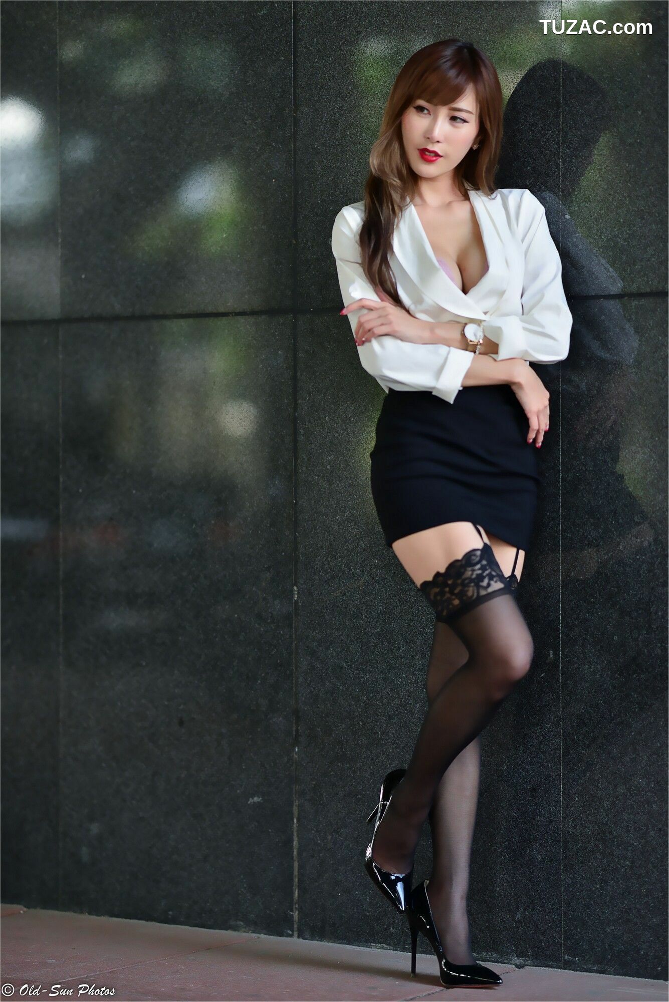 台湾正妹_ 黄艾比Abbie《油廠國小OL外拍》 写真集[120P]
