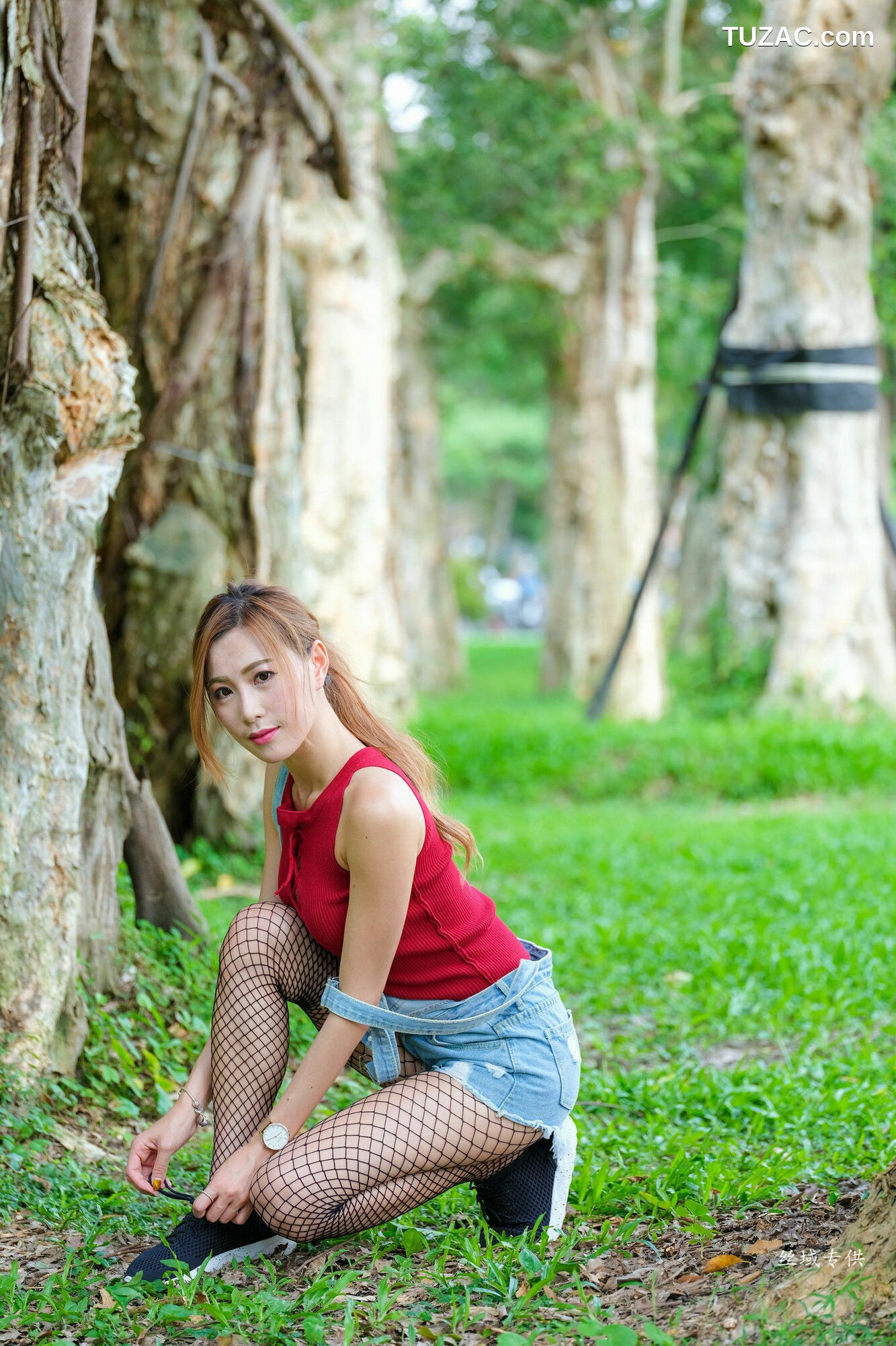 台湾正妹_ 黄艾比《外拍服装》网袜系列 写真集[85P]