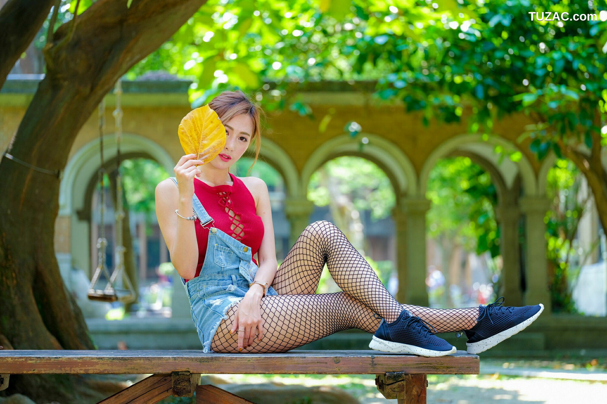 台湾正妹_ 黄艾比《外拍服装》网袜系列 写真集[85P]