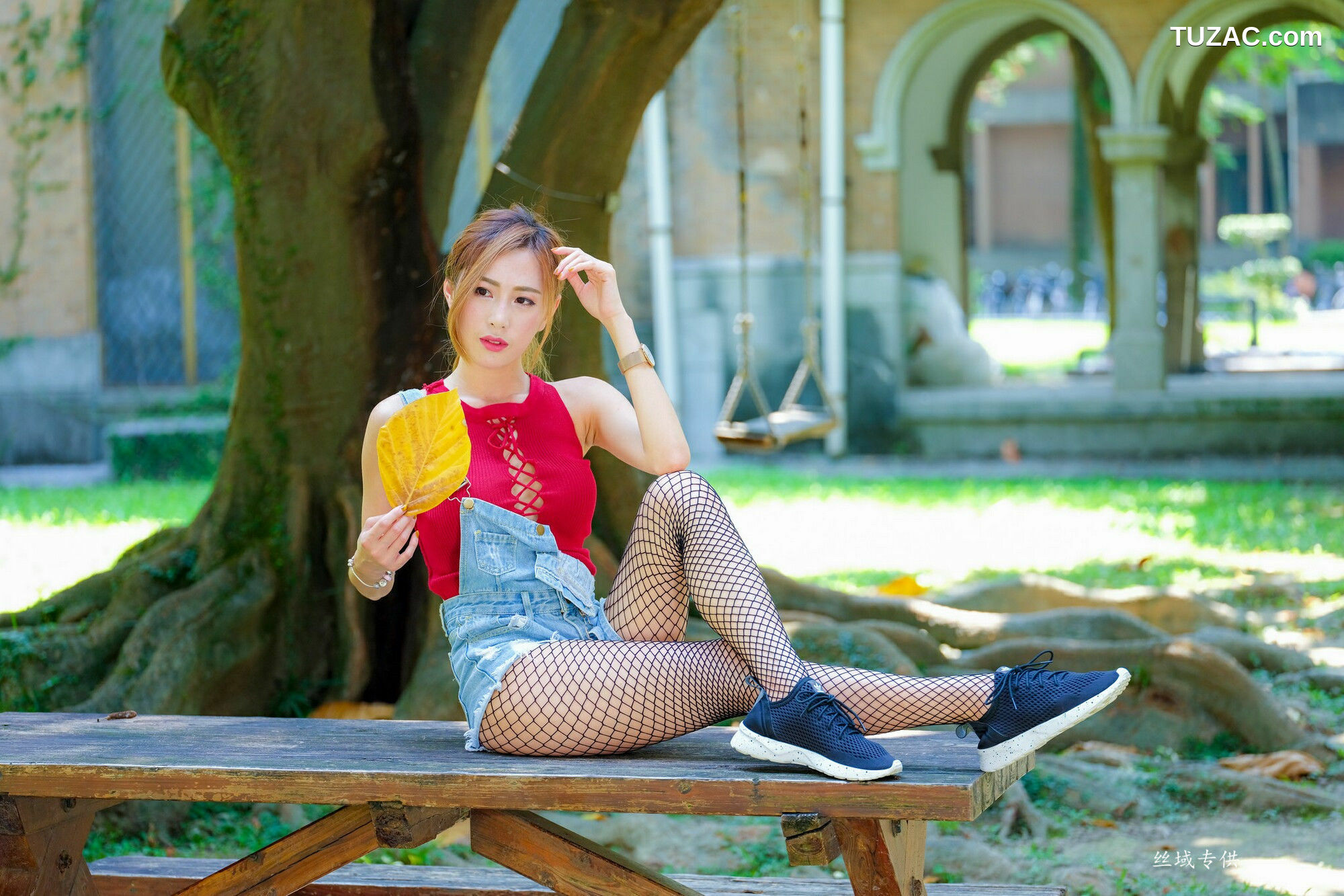 台湾正妹_ 黄艾比《外拍服装》网袜系列 写真集[85P]