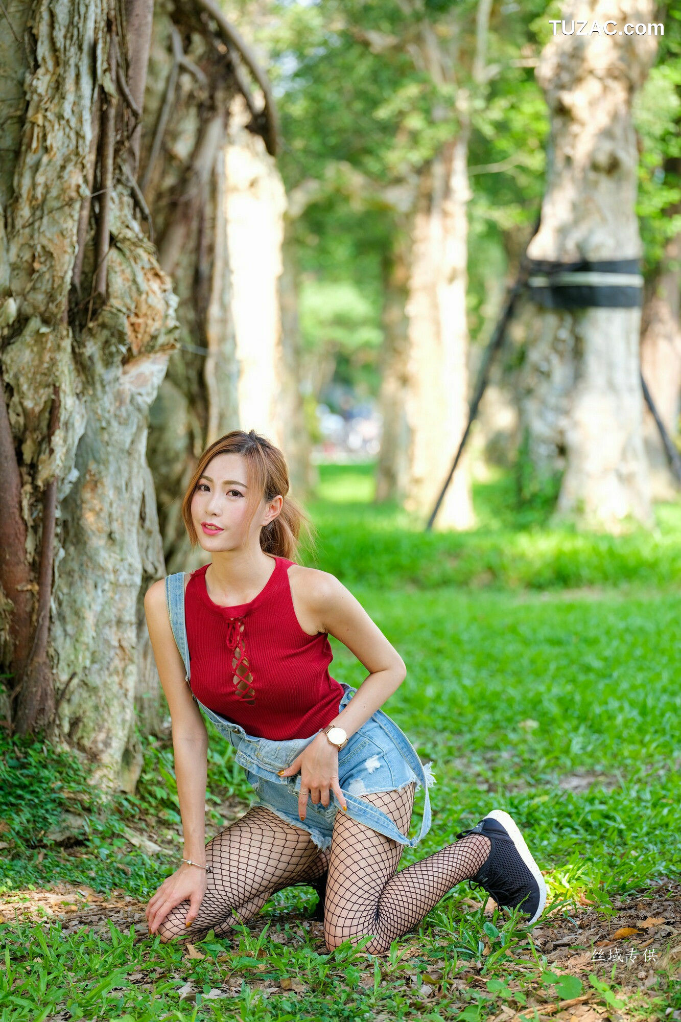 台湾正妹_ 黄艾比《外拍服装》网袜系列 写真集[85P]