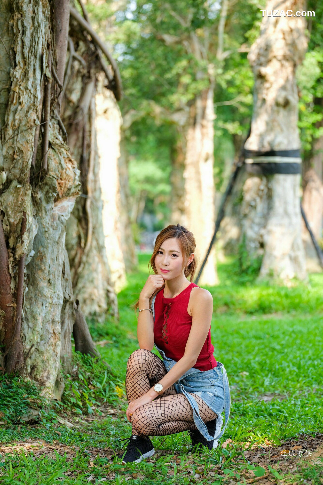 台湾正妹_ 黄艾比《外拍服装》网袜系列 写真集[85P]