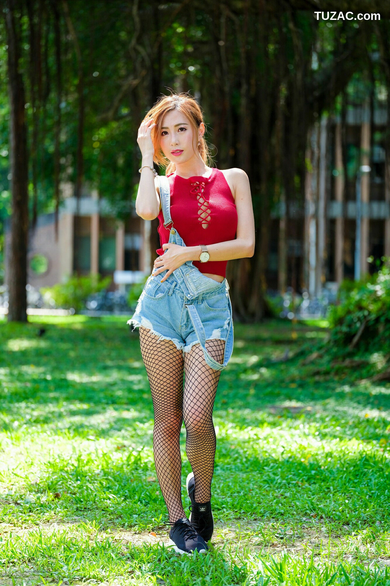 台湾正妹_ 黄艾比《外拍服装》网袜系列 写真集[85P]